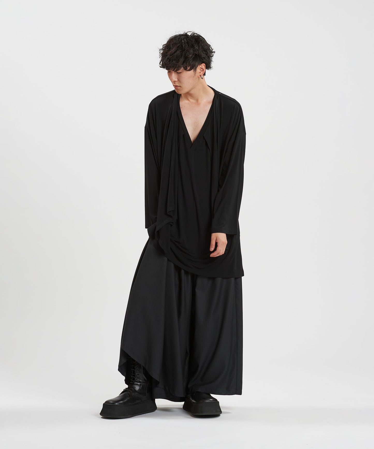 BLACK Model:H169cm