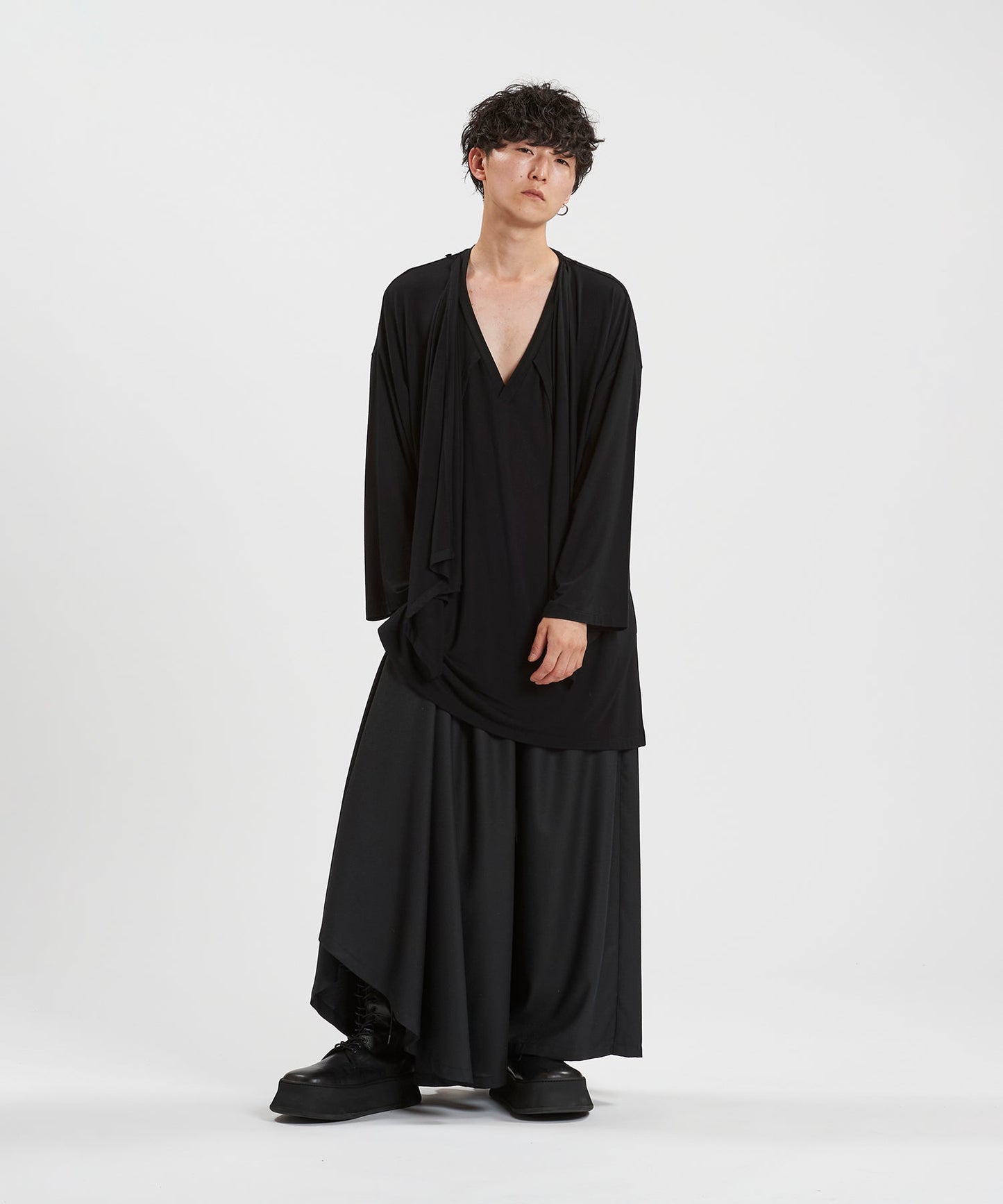 BLACK Model:H169cm