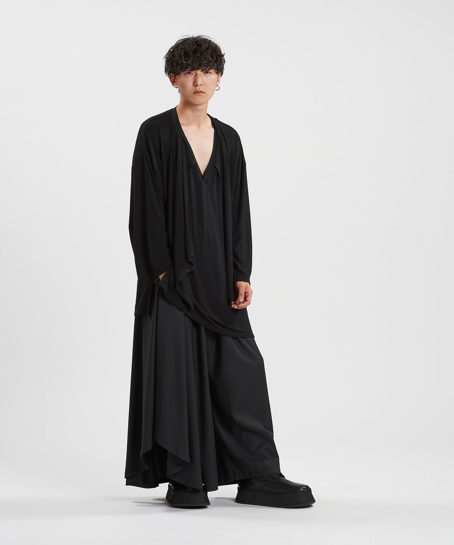 BLACK Model:H169cm