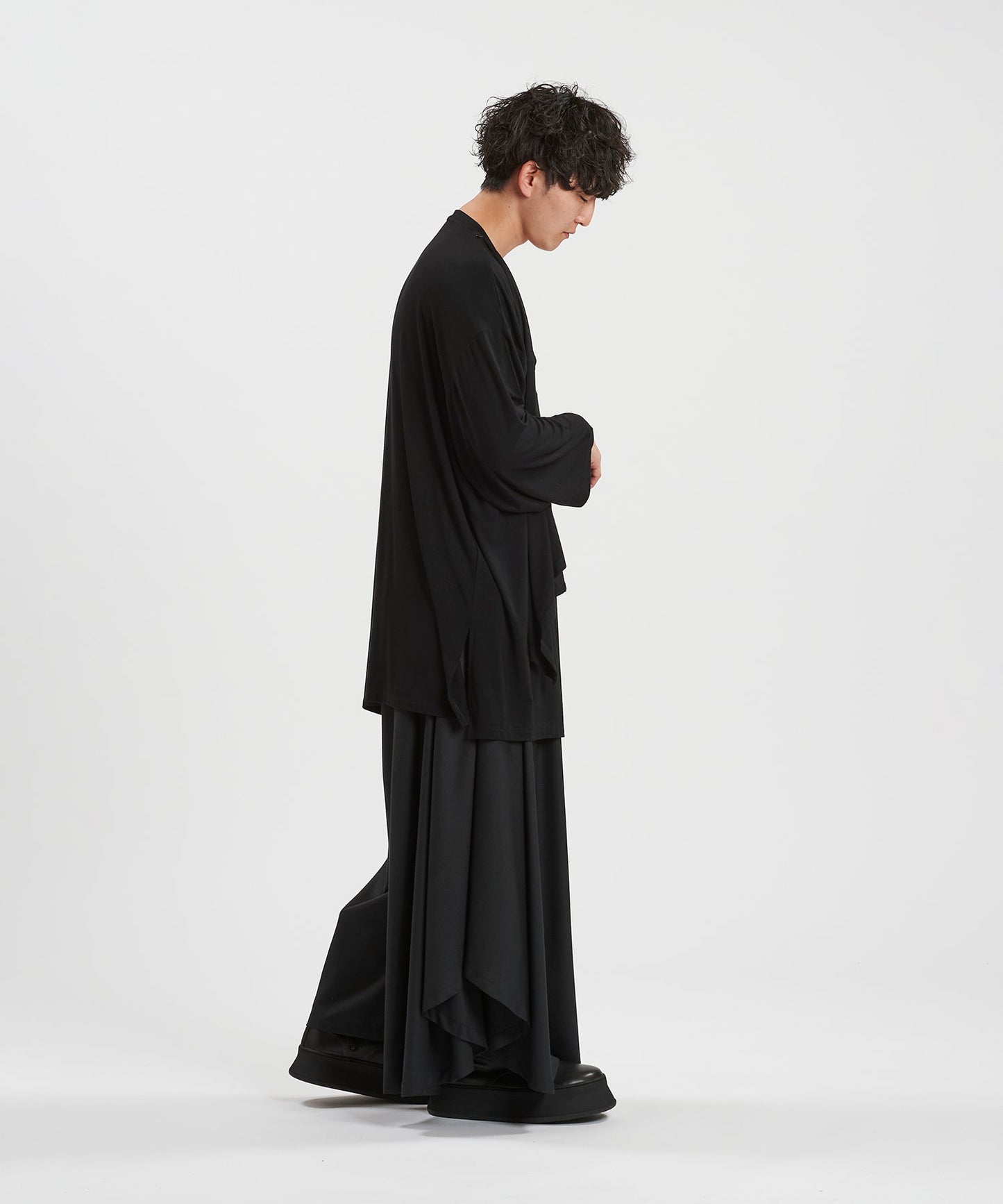 BLACK Model:H169cm