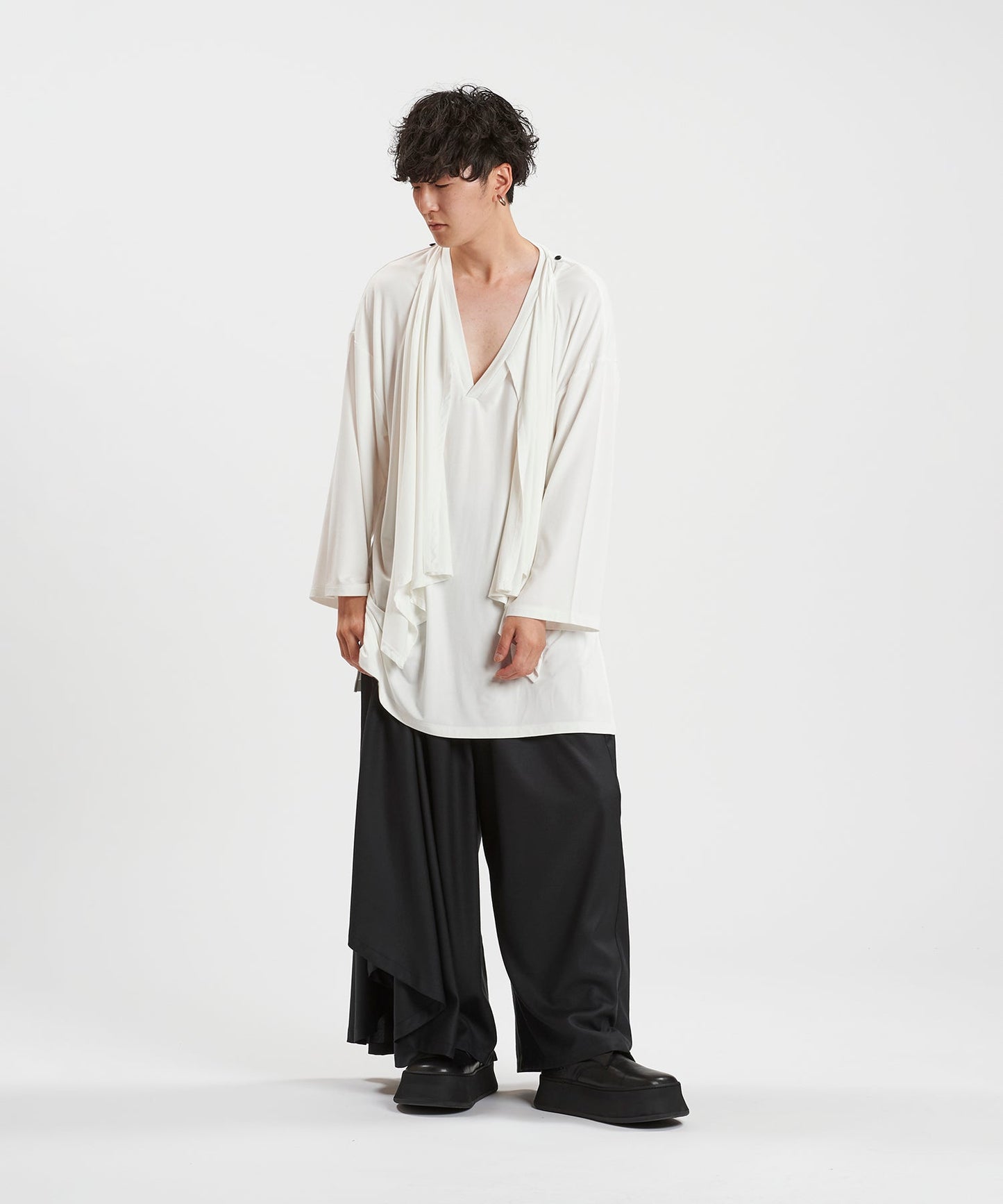 WHITE Model:H169cm