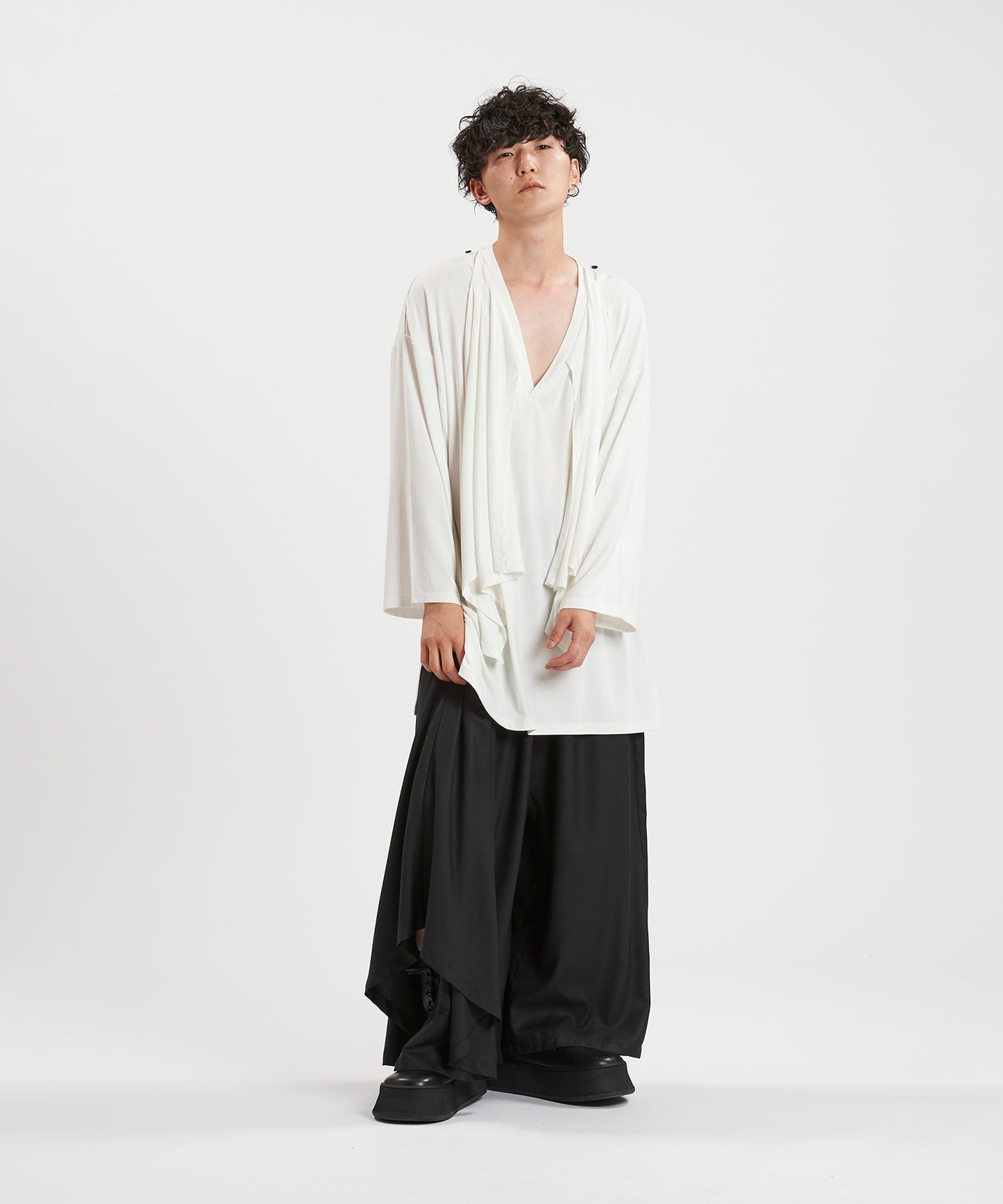 GRAY Model:H169cm