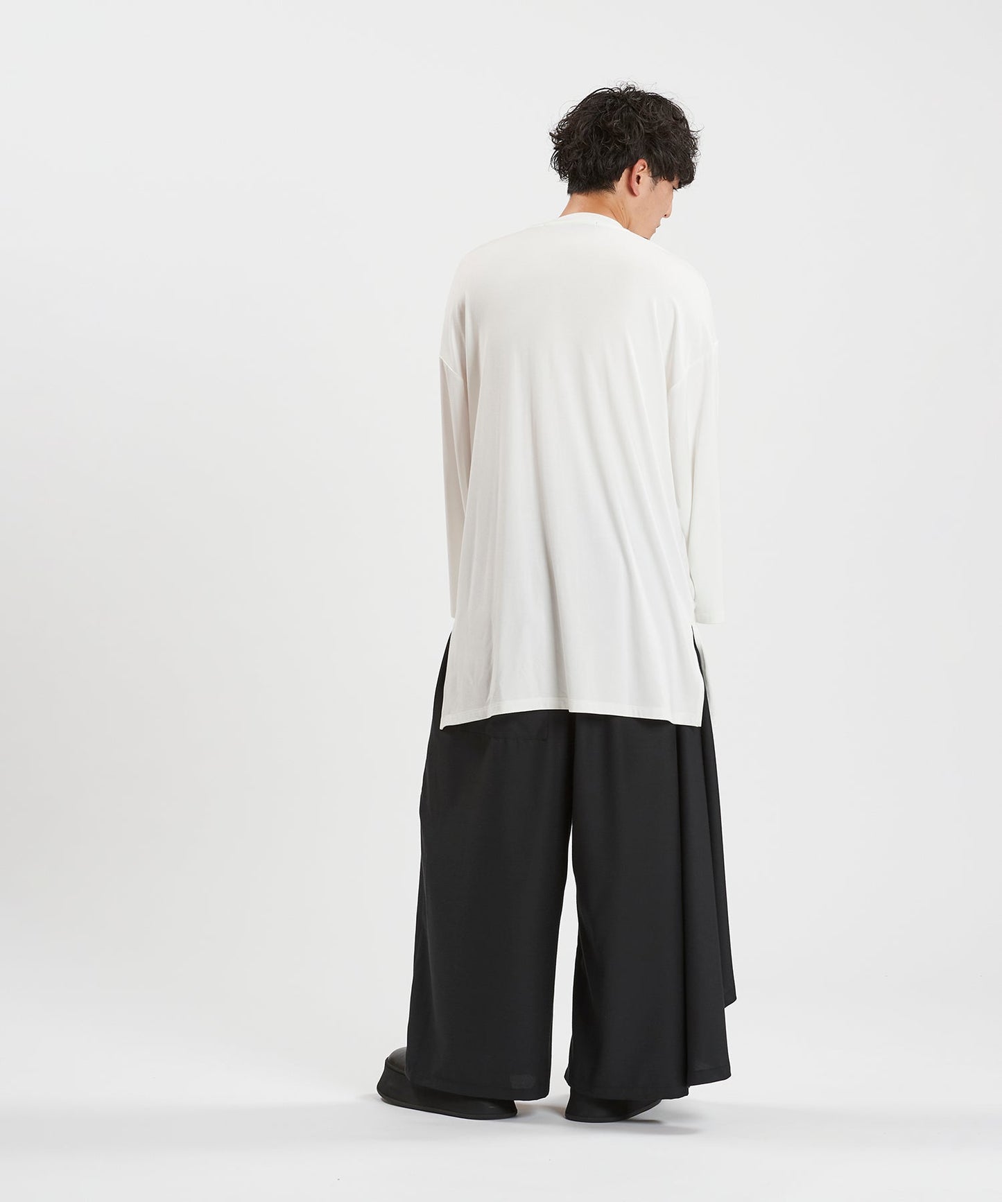 GRAY Model:H169cm