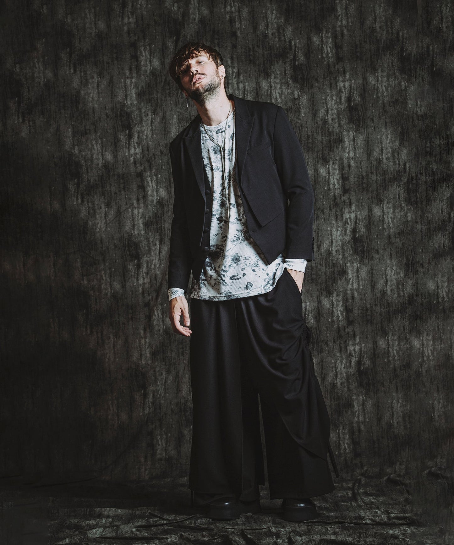 BLACK Model:H182cm