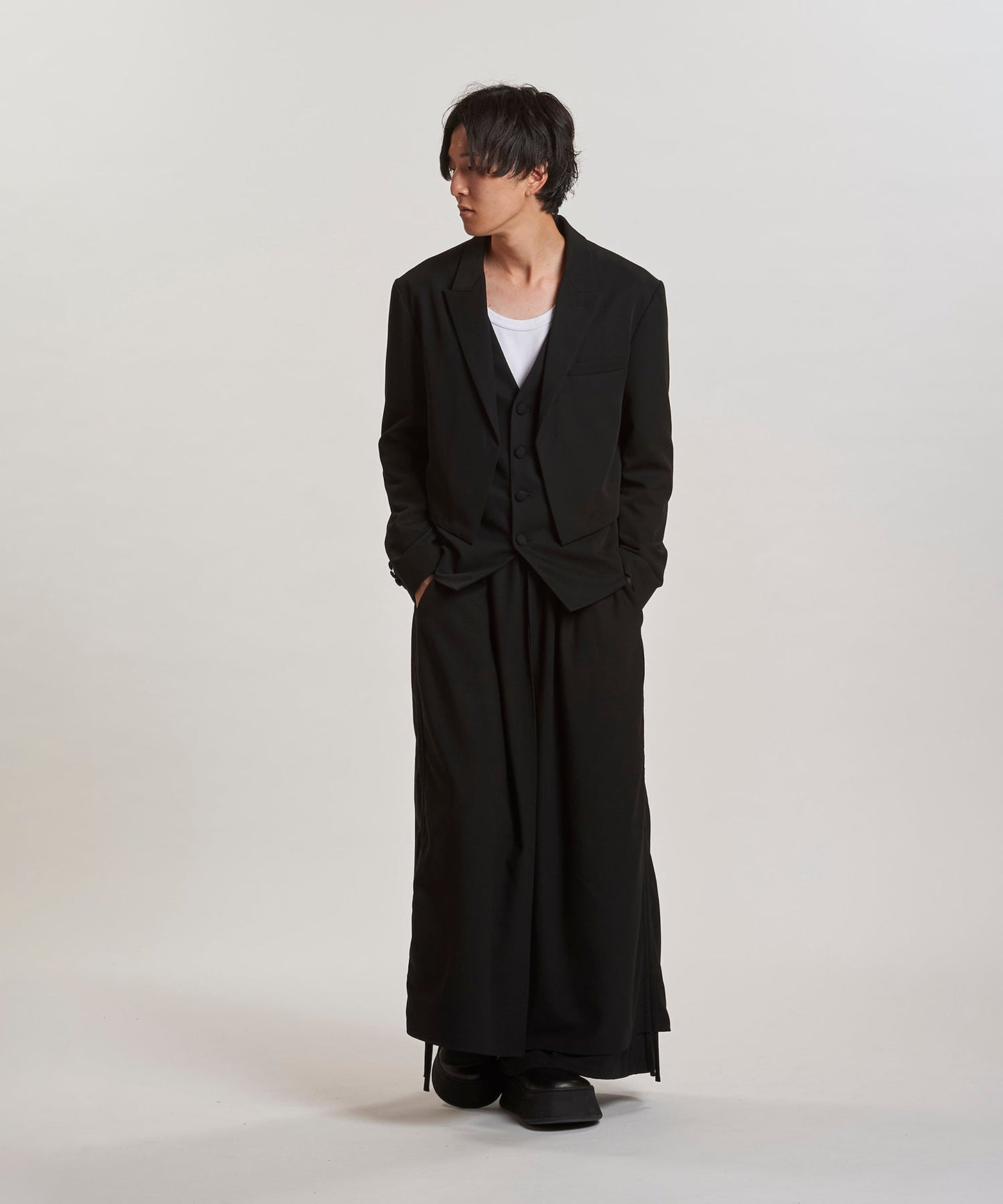 BLACK Model:H169cm
