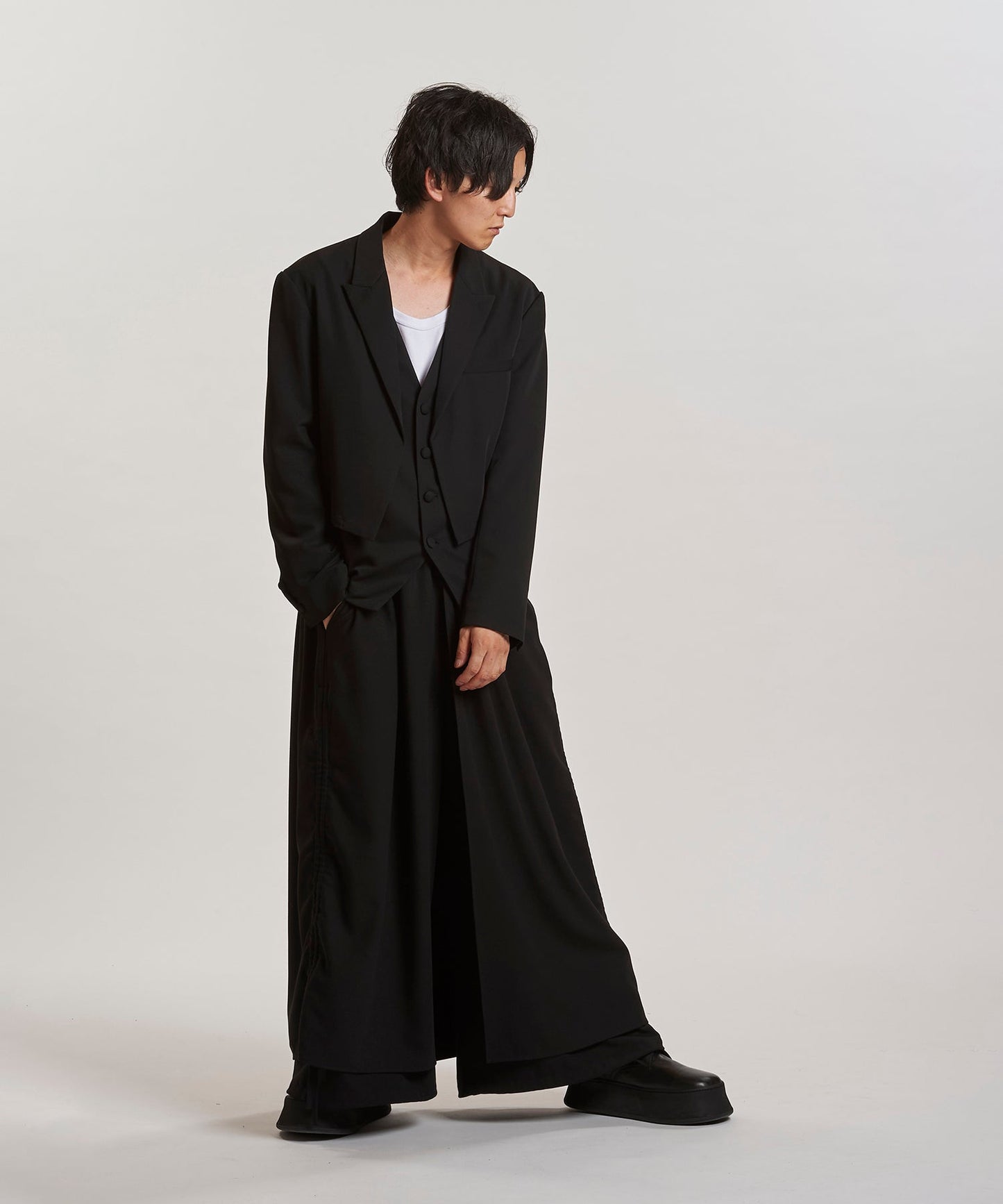 BLACK Model:H169cm