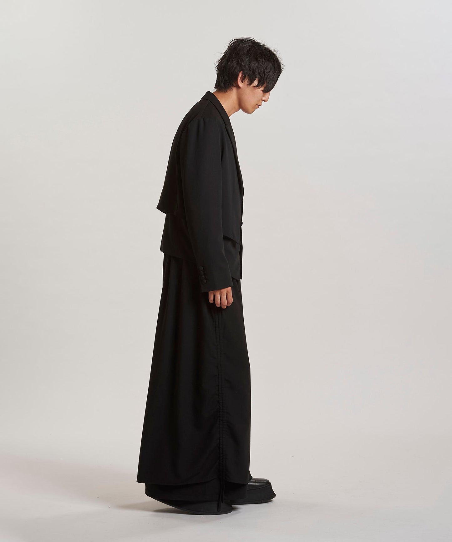 BLACK Model:H169cm