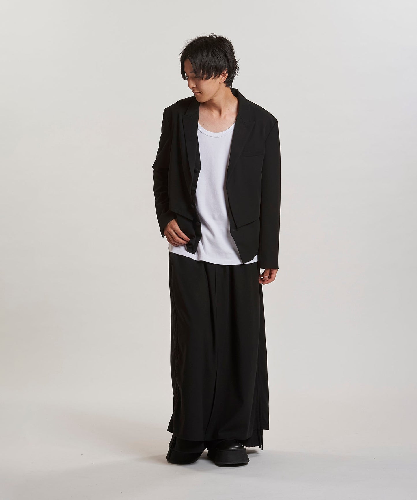 BLACK Model:H169cm