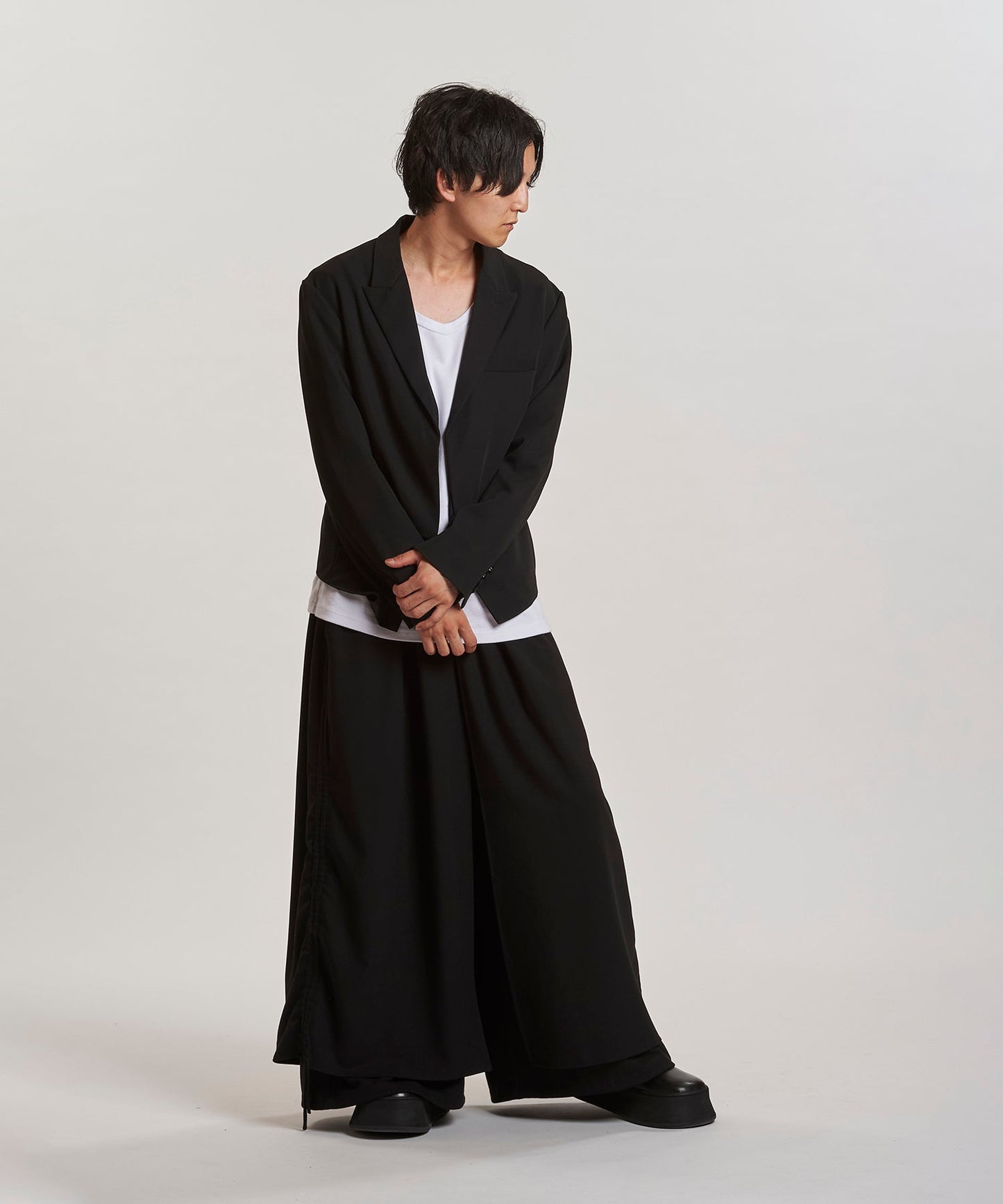 BLACK Model:H169cm