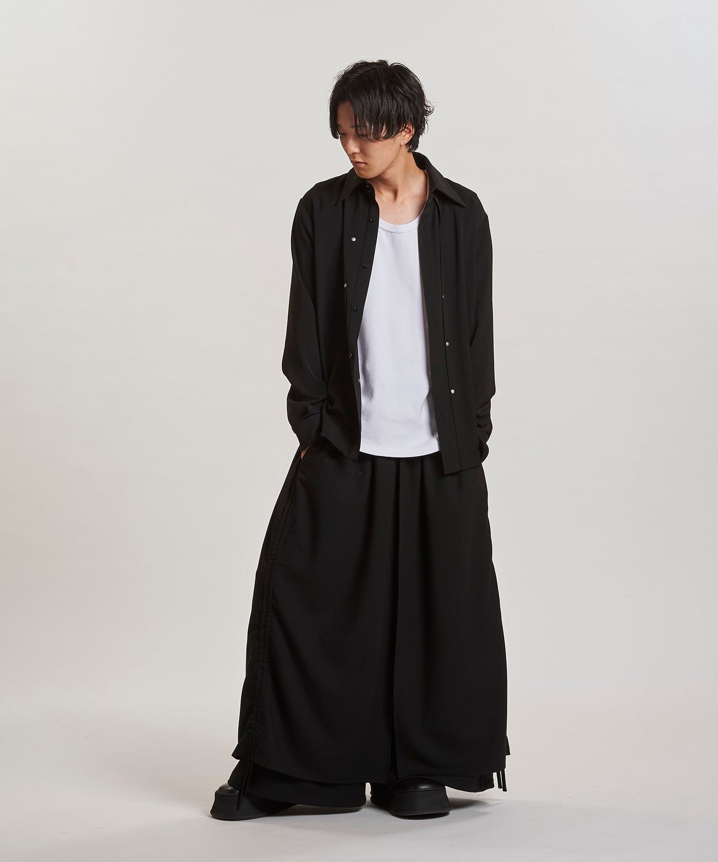 BLACK Model:H169cm
