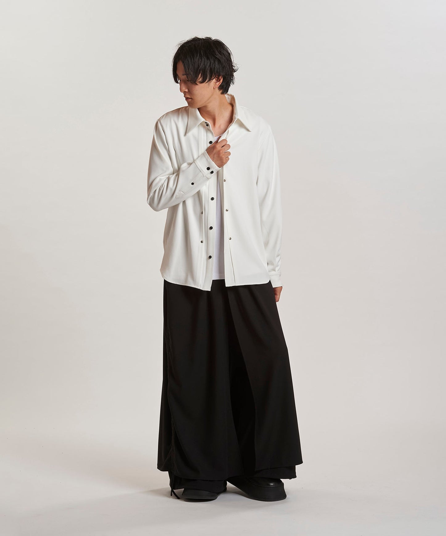 WHITE Model:H169cm