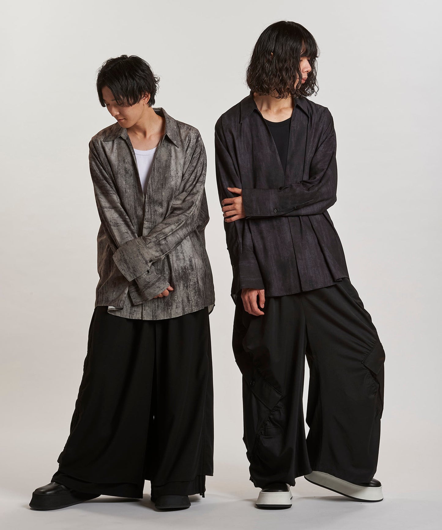 GRAY Model:H169cm / BLACK Model:H180cm