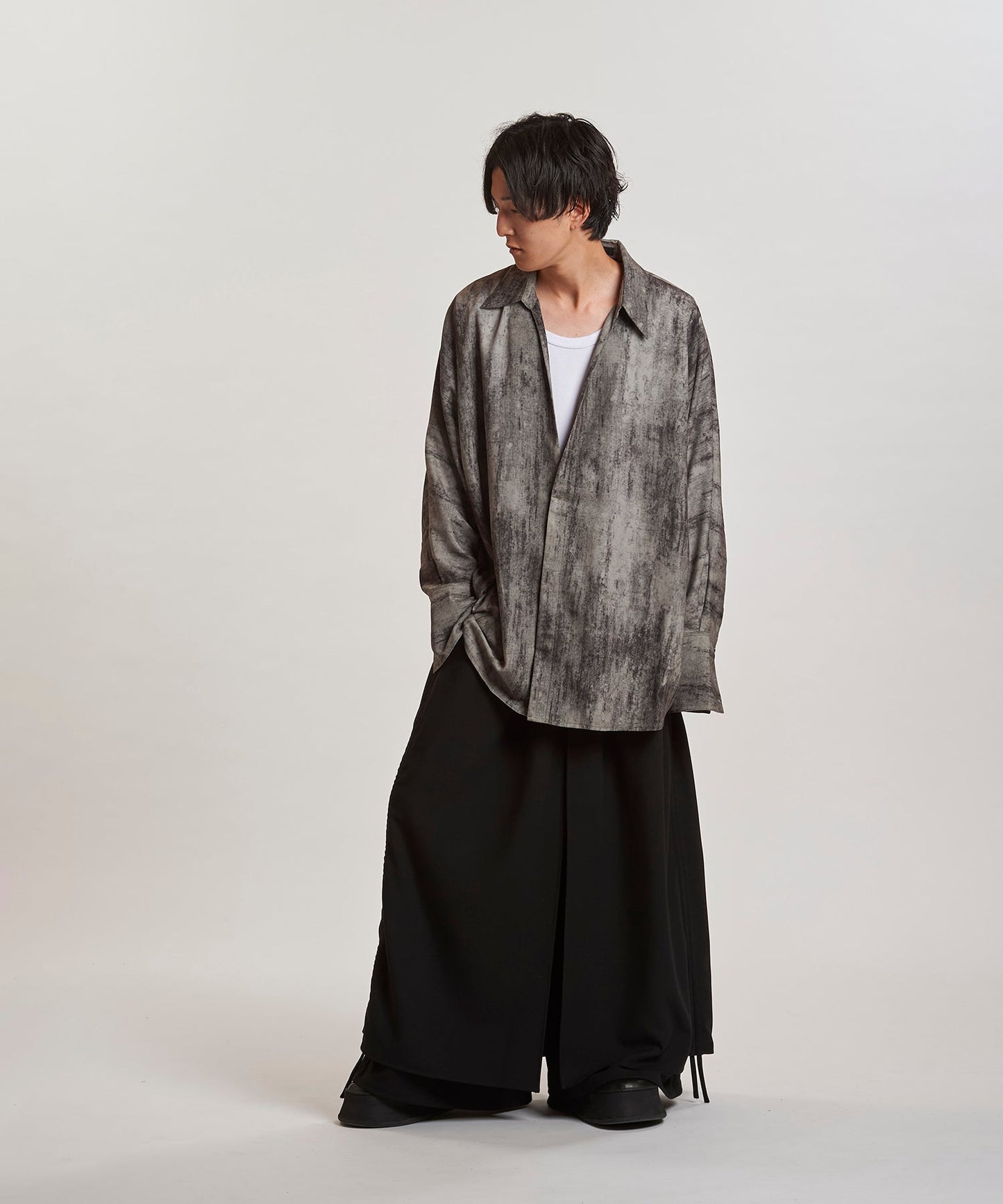 GRAY Model:H169cm