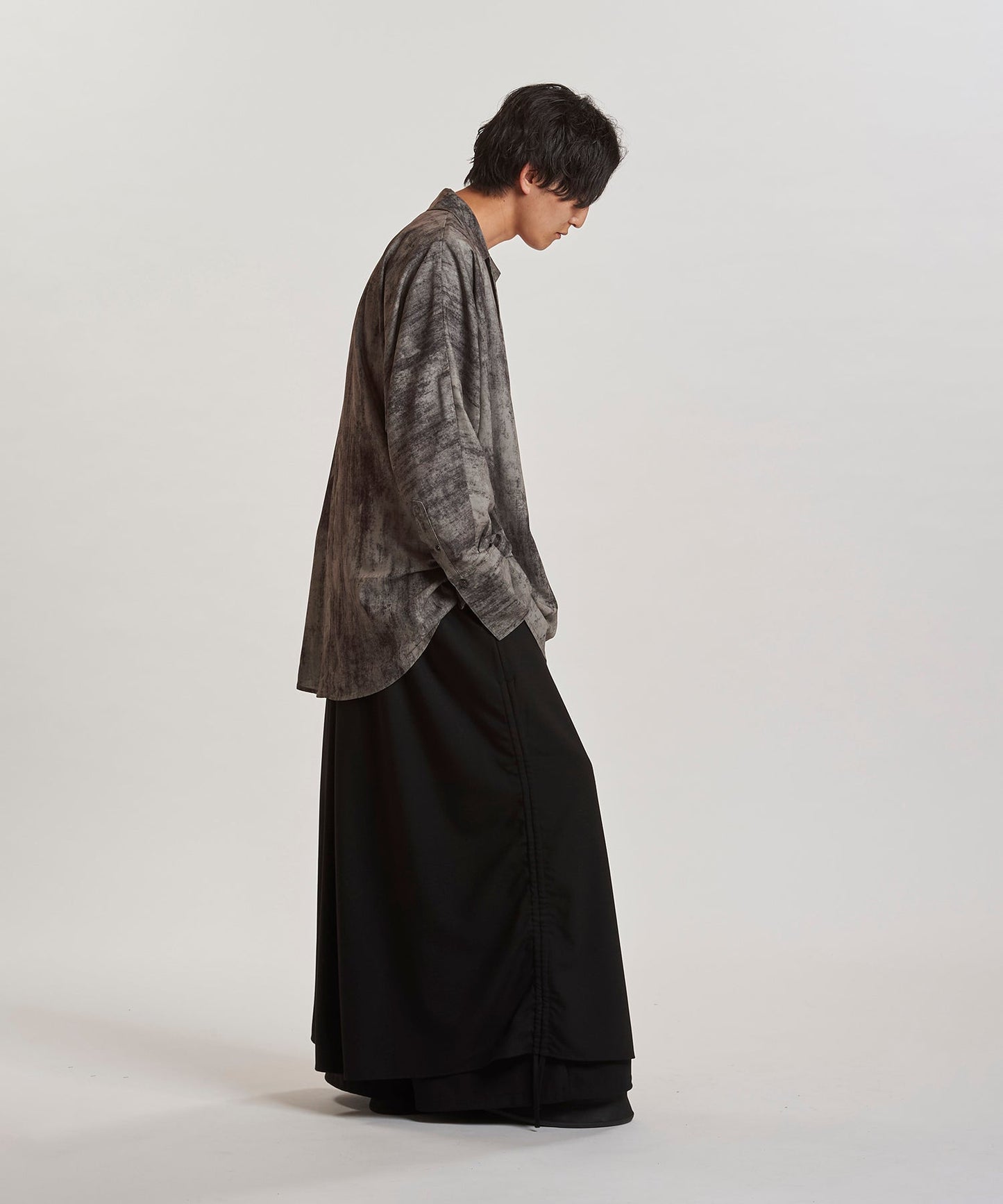 GRAY Model:H169cm