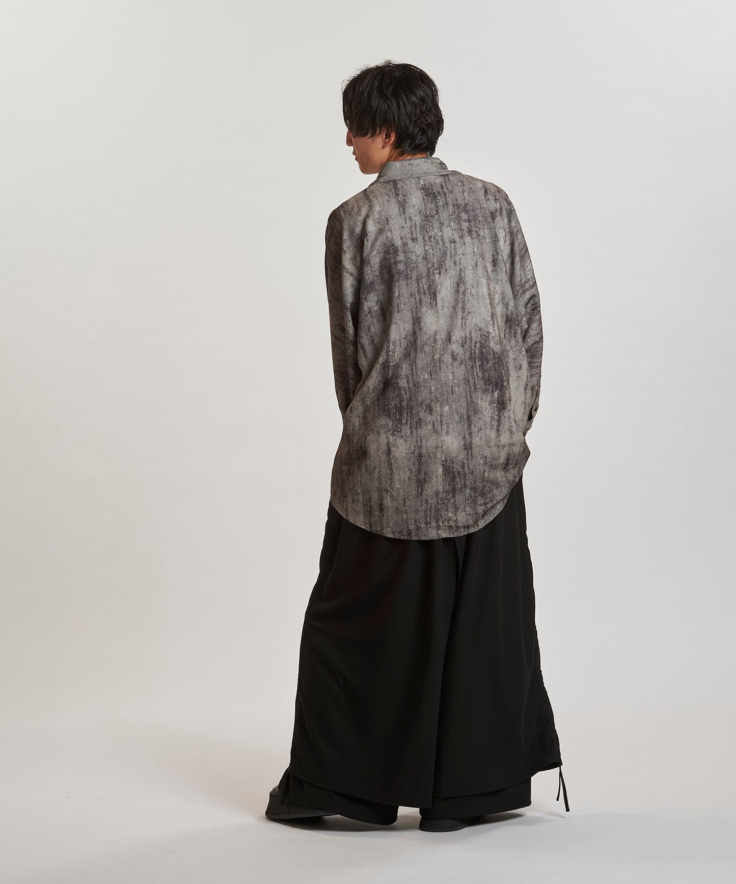 GRAY Model:H169cm