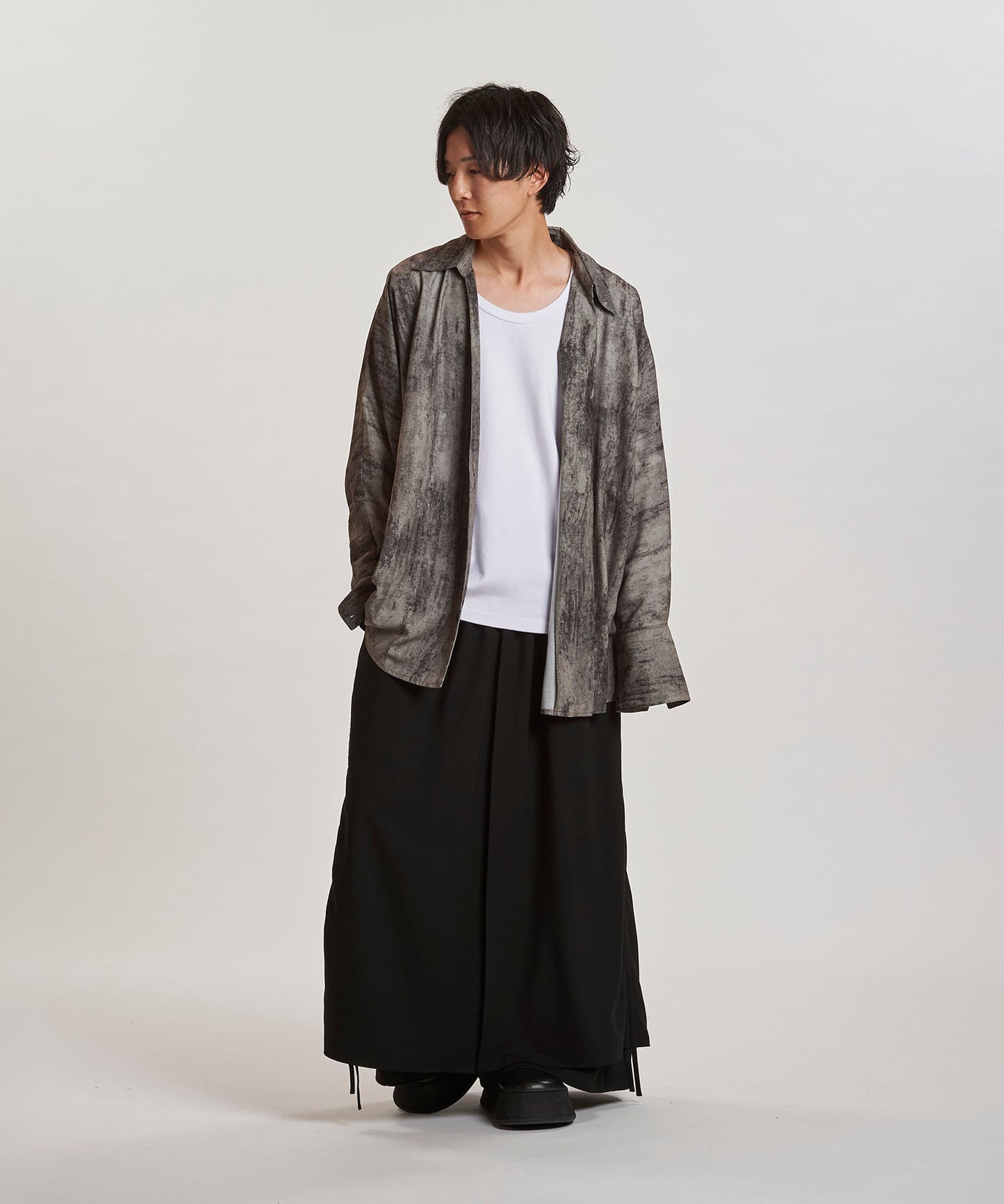 GRAY Model:H169cm