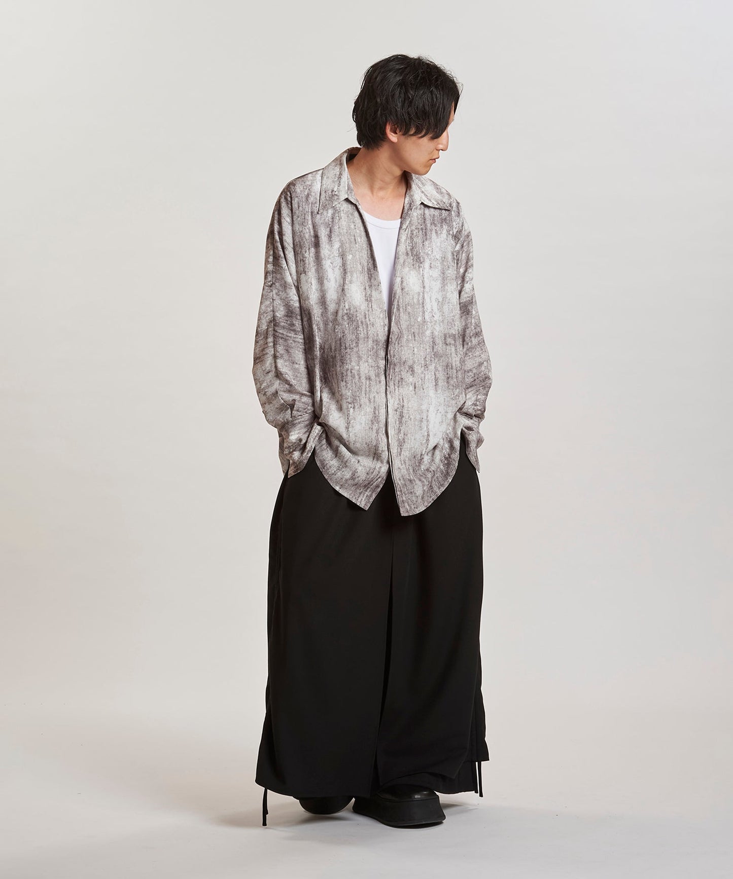 IVORY Model:H169cm