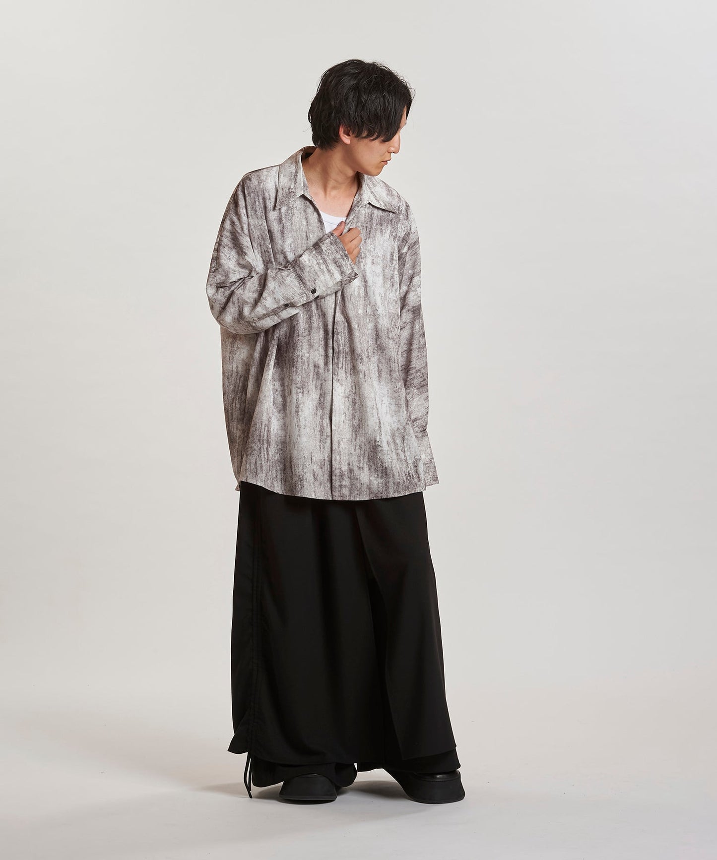 IVORY Model:H169cm