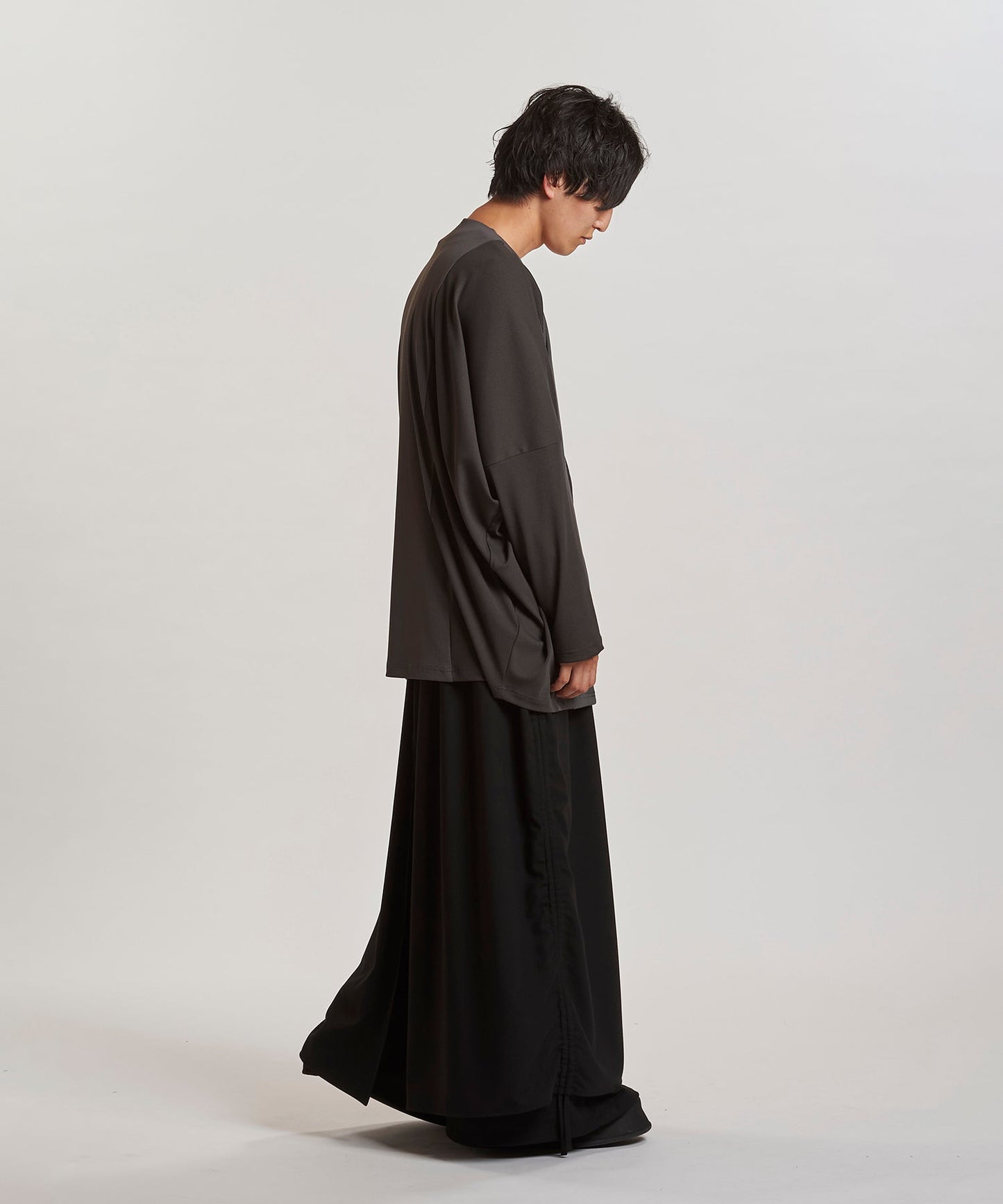 GRAY Model:H169cm