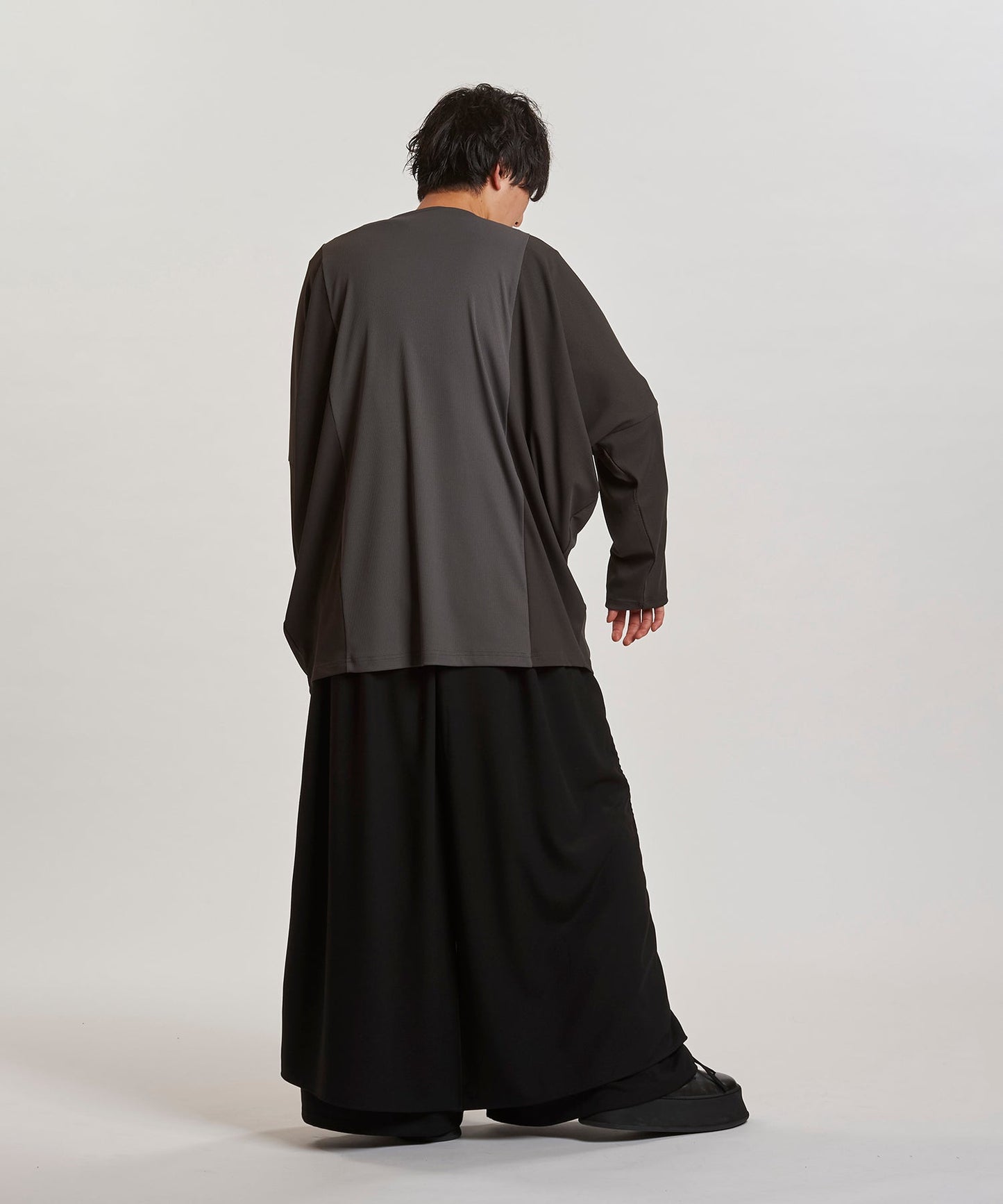 GRAY Model:H169cm