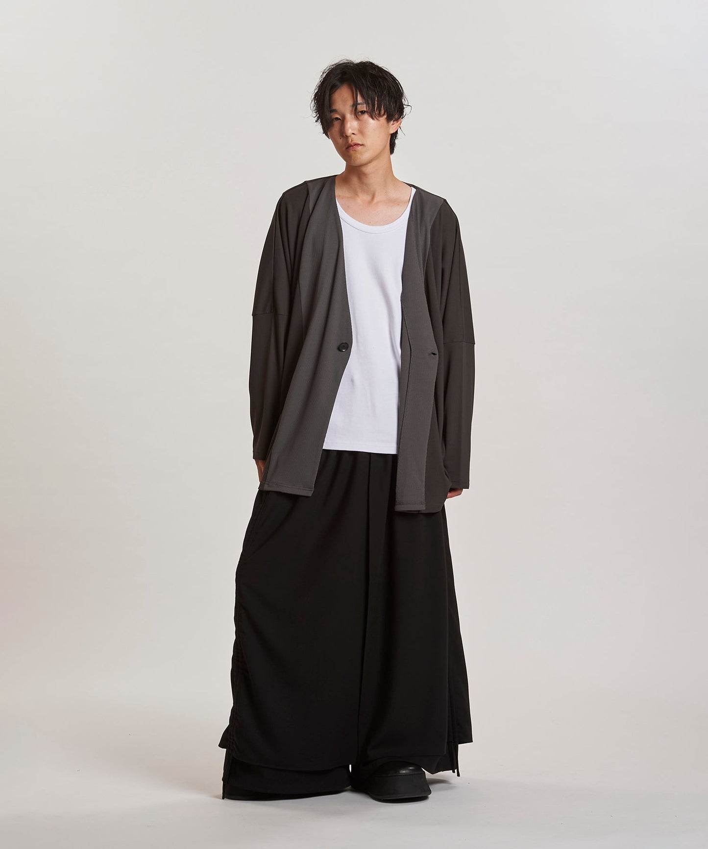 GRAY Model:H169cm