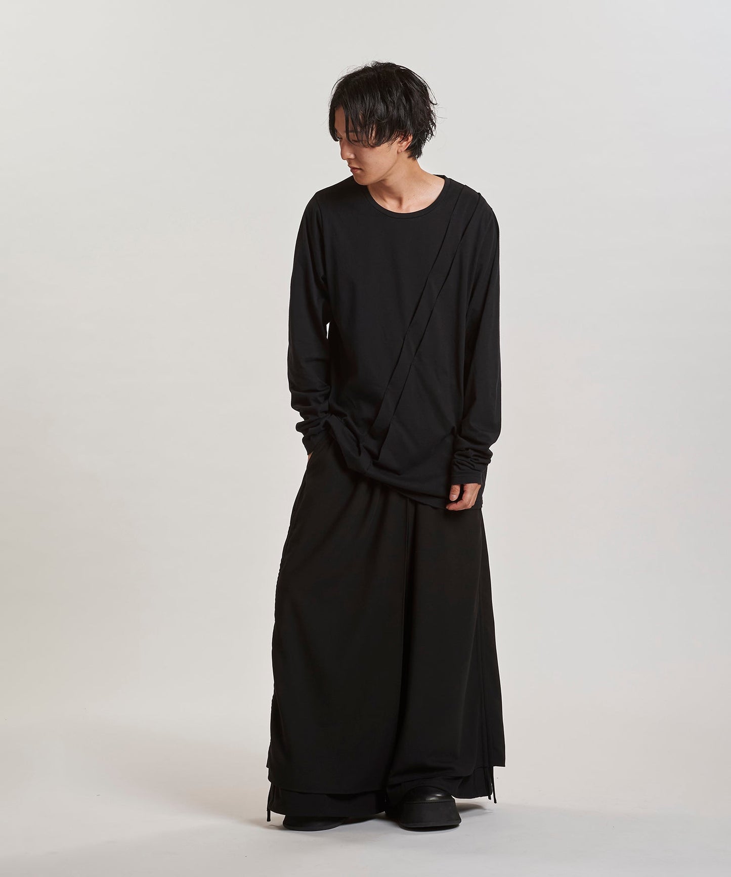 BLACK Model:H169cm