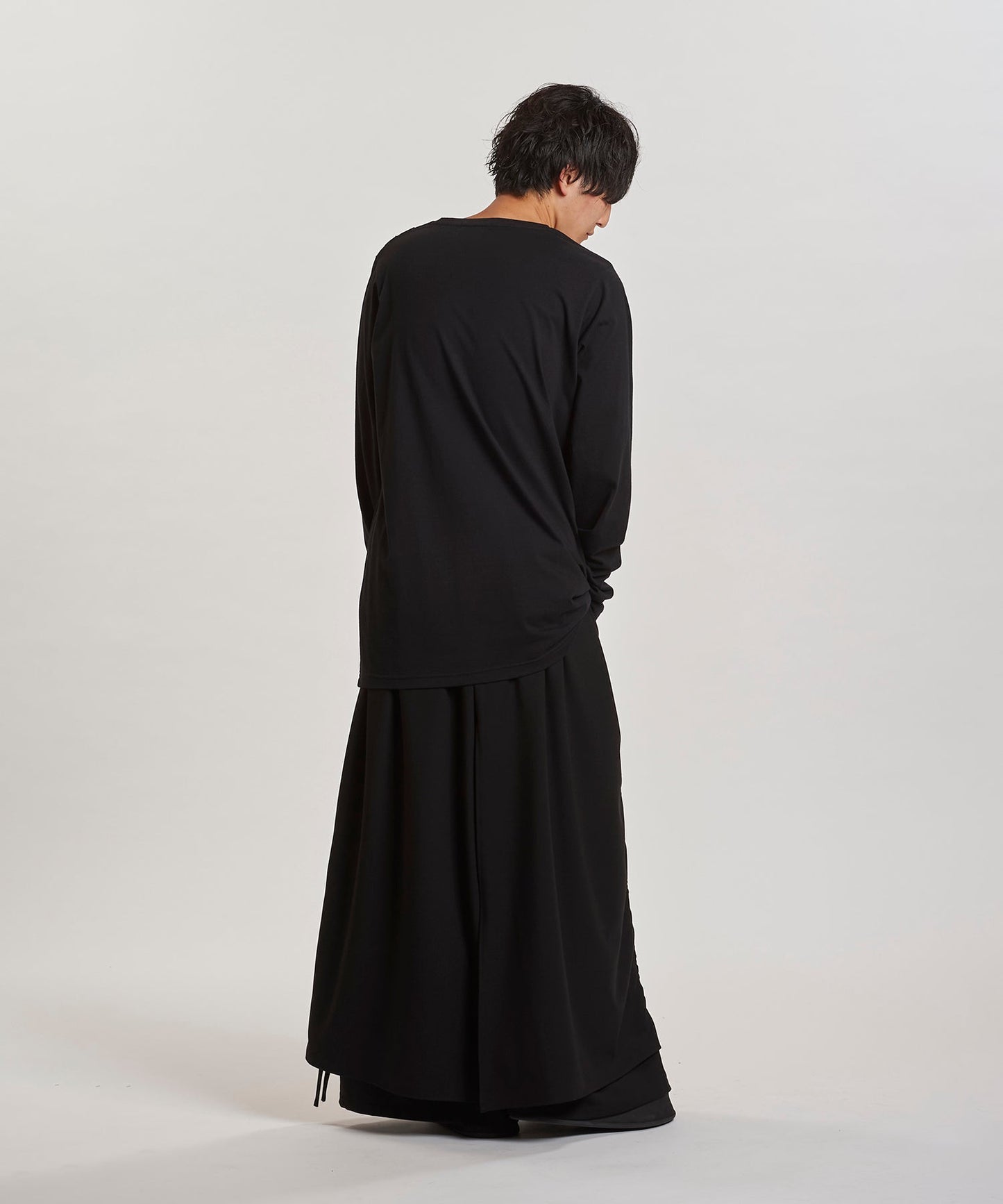 BLACK Model:H169cm