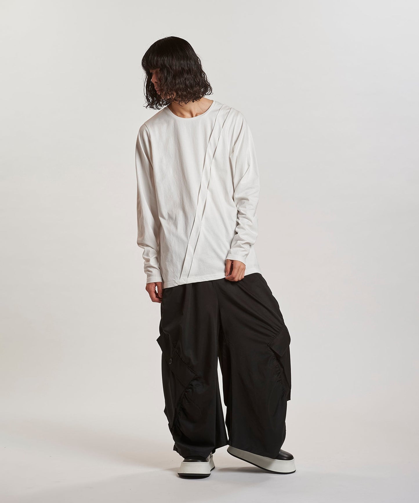 WHITE Model:H180cm