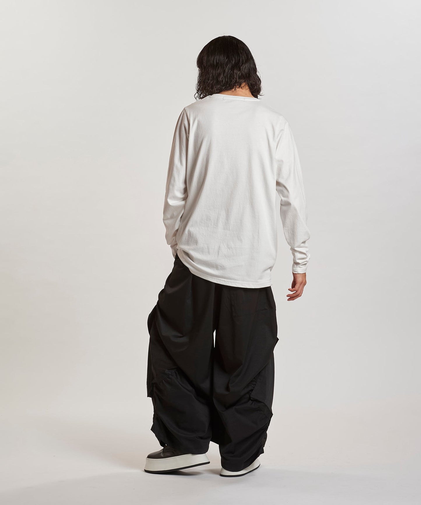 WHITE Model:H180cm