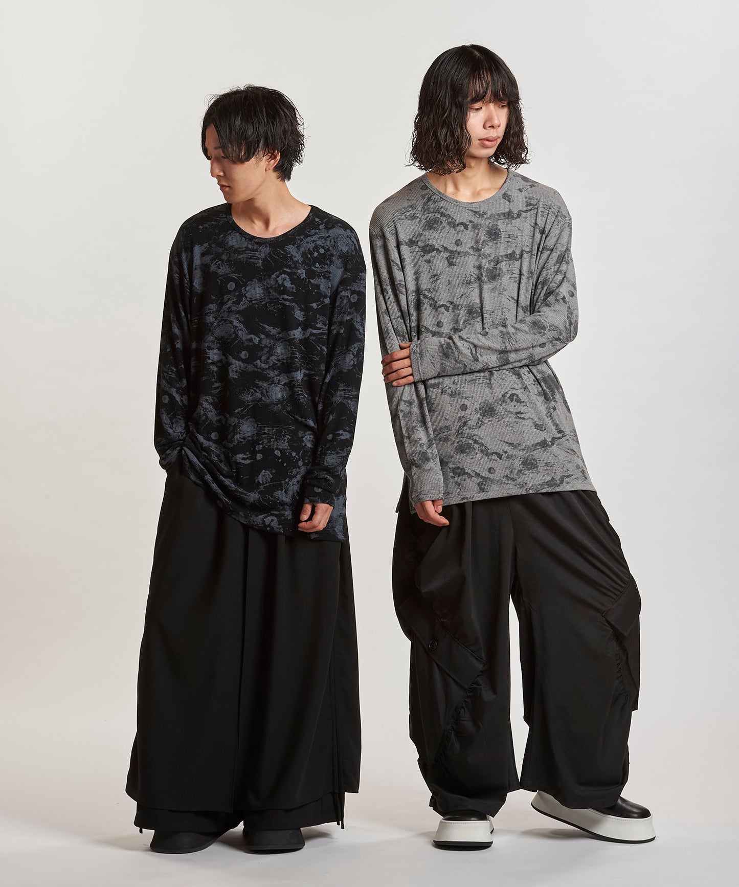 BLACK Model:H169cm / GRAY Model:H180cm