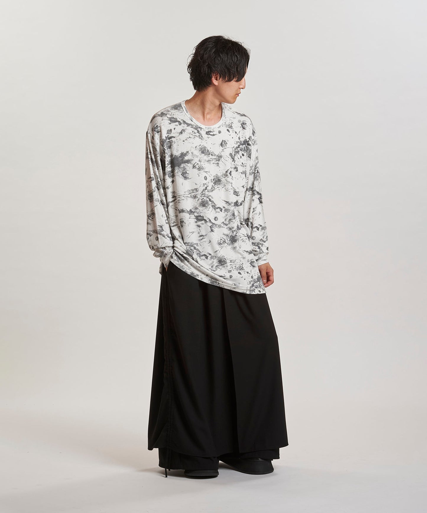 WHITE Model:H169cm