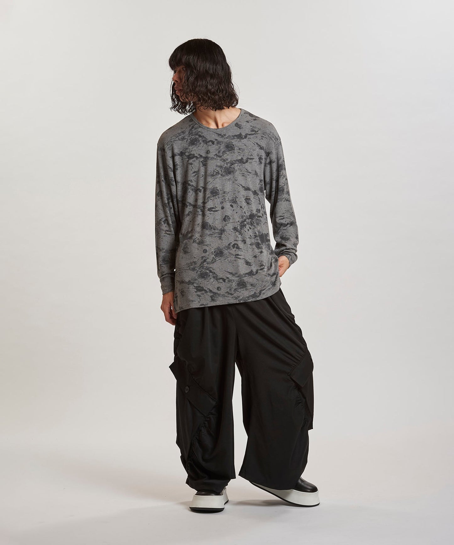GRAY Model:H180cm