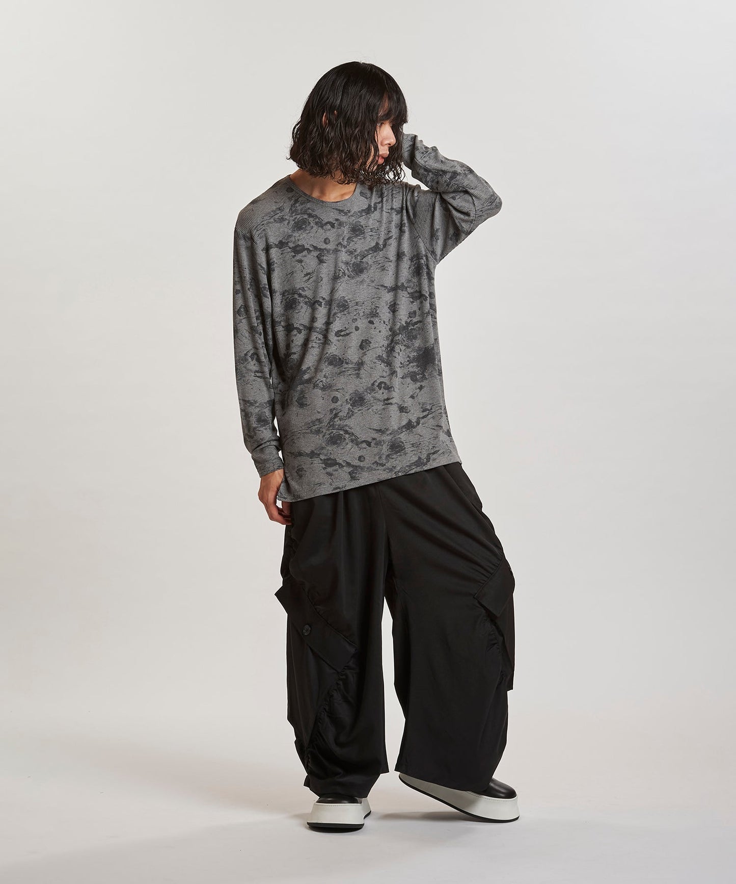 GRAY Model:H180cm