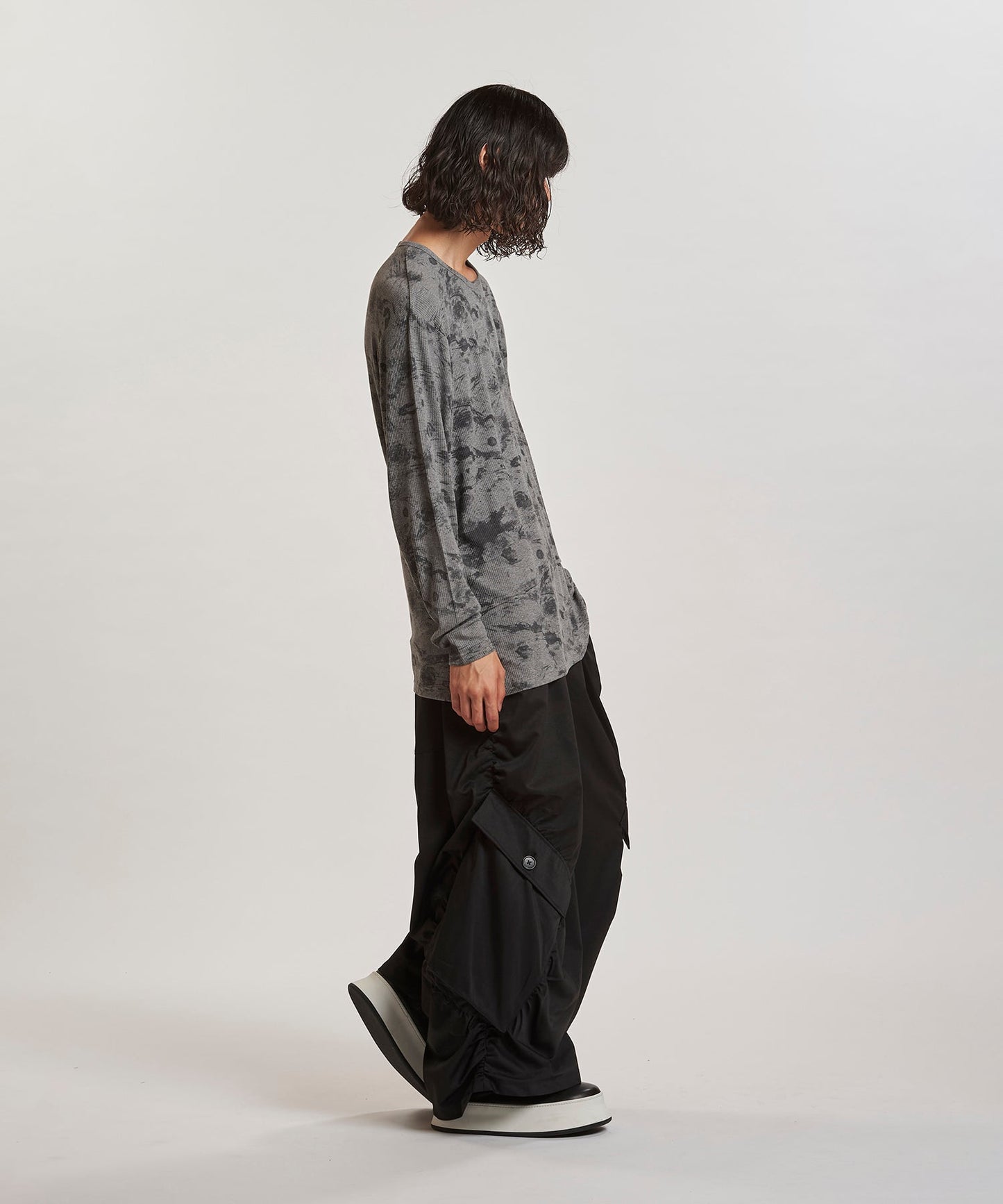 GRAY Model:H180cm