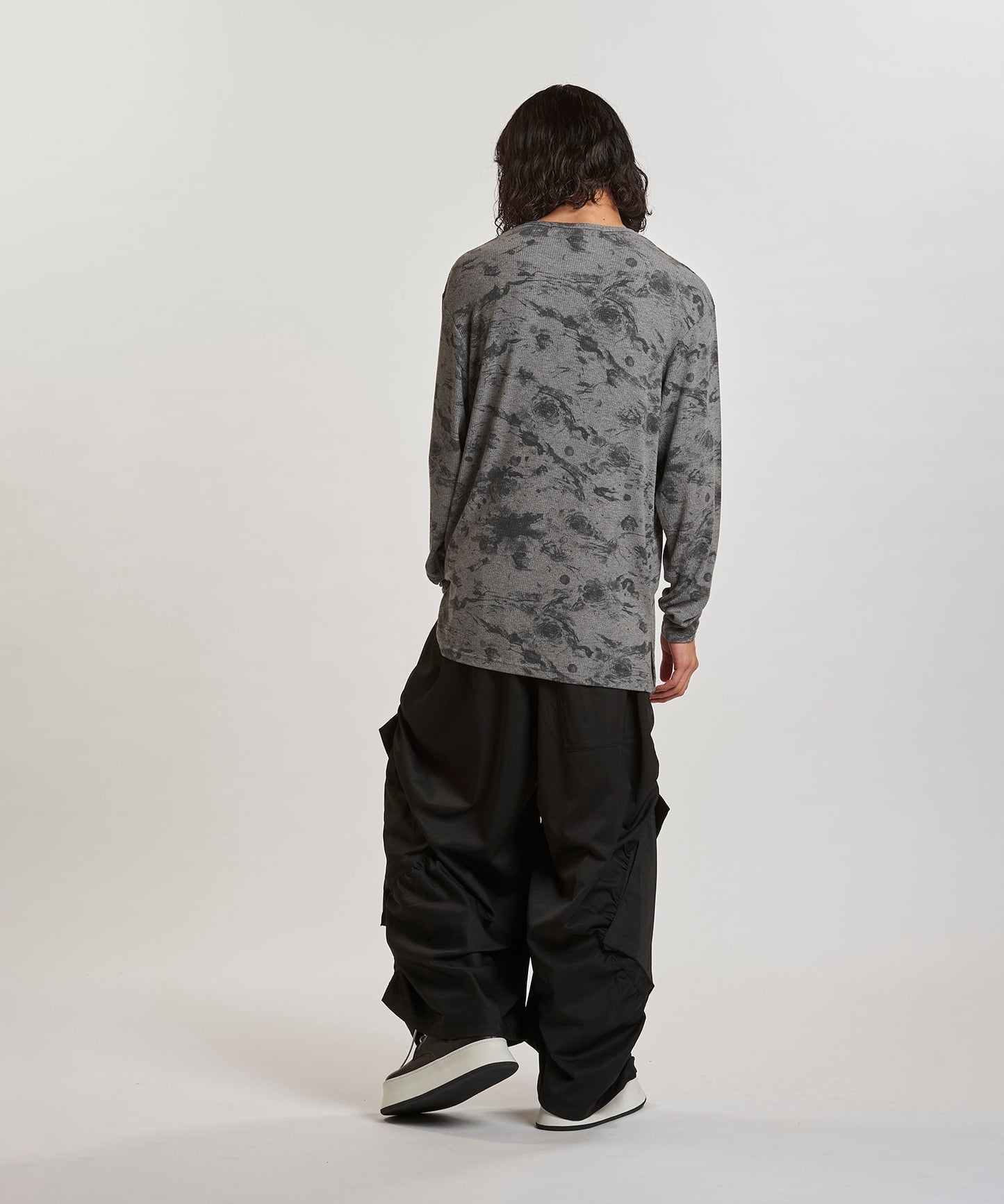 GRAY Model:H180cm
