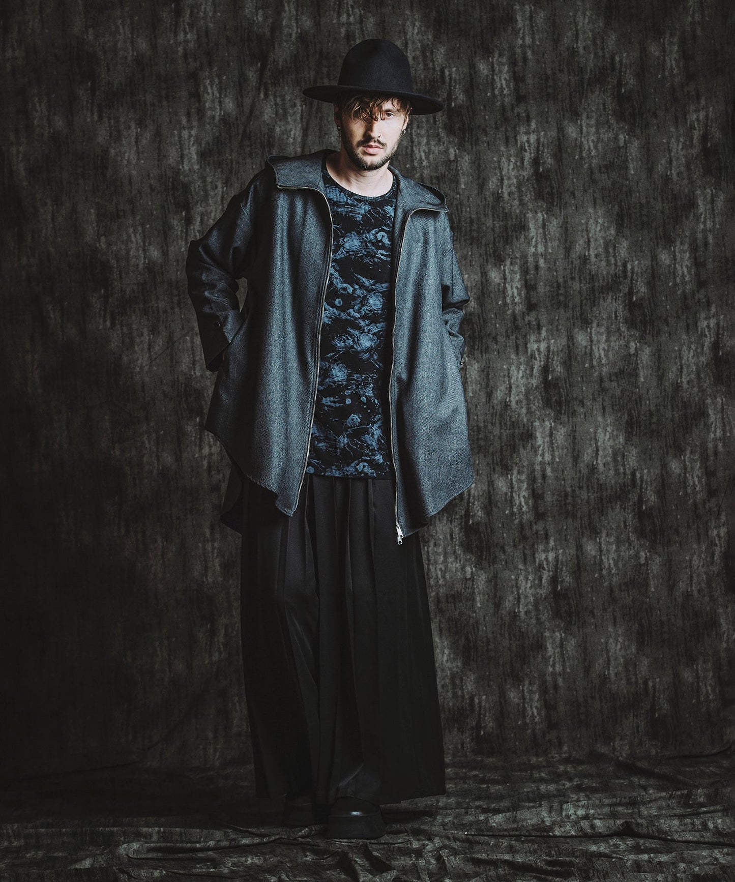 BLACK Model:H182cm