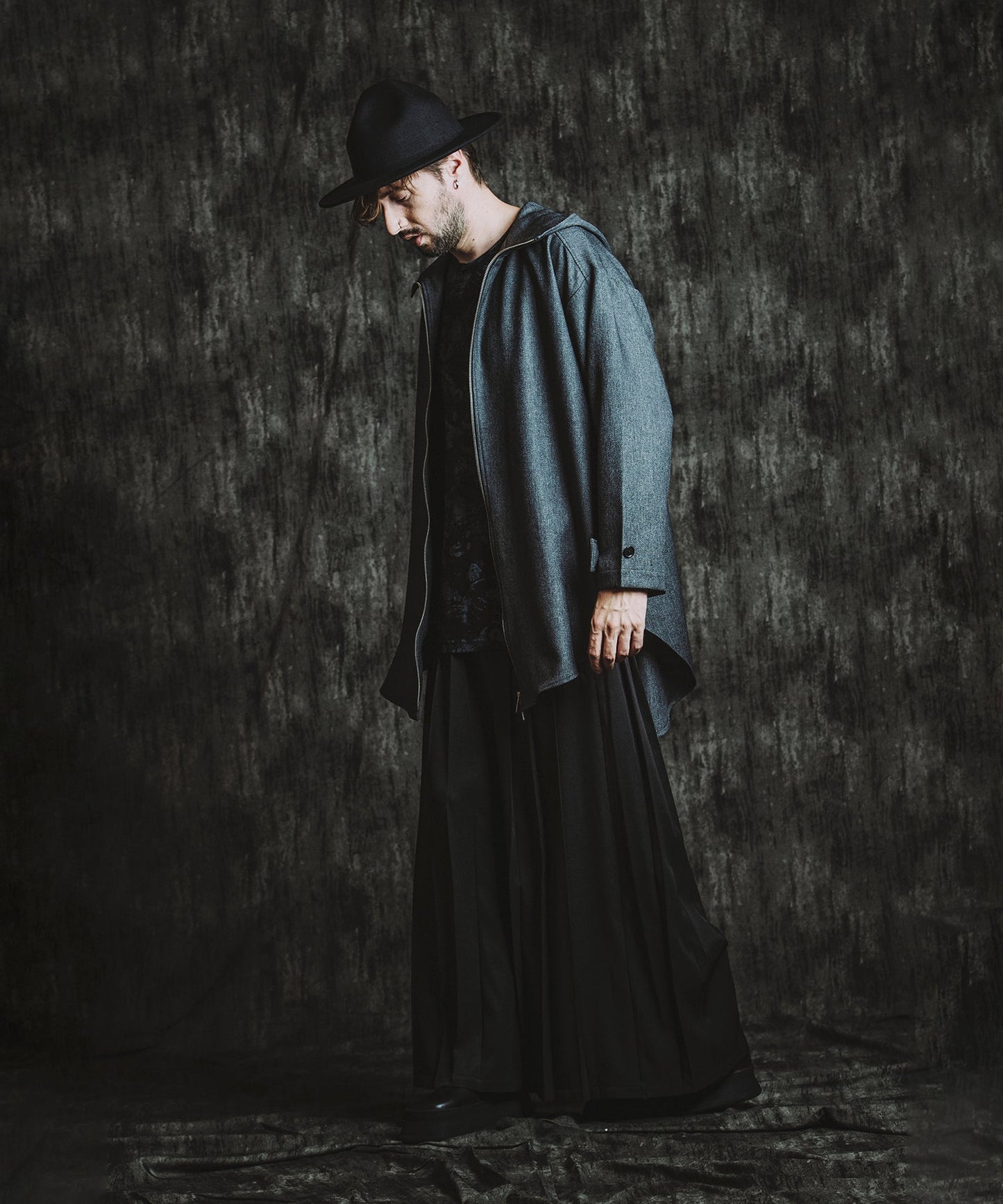 BLACK Model:H182cm