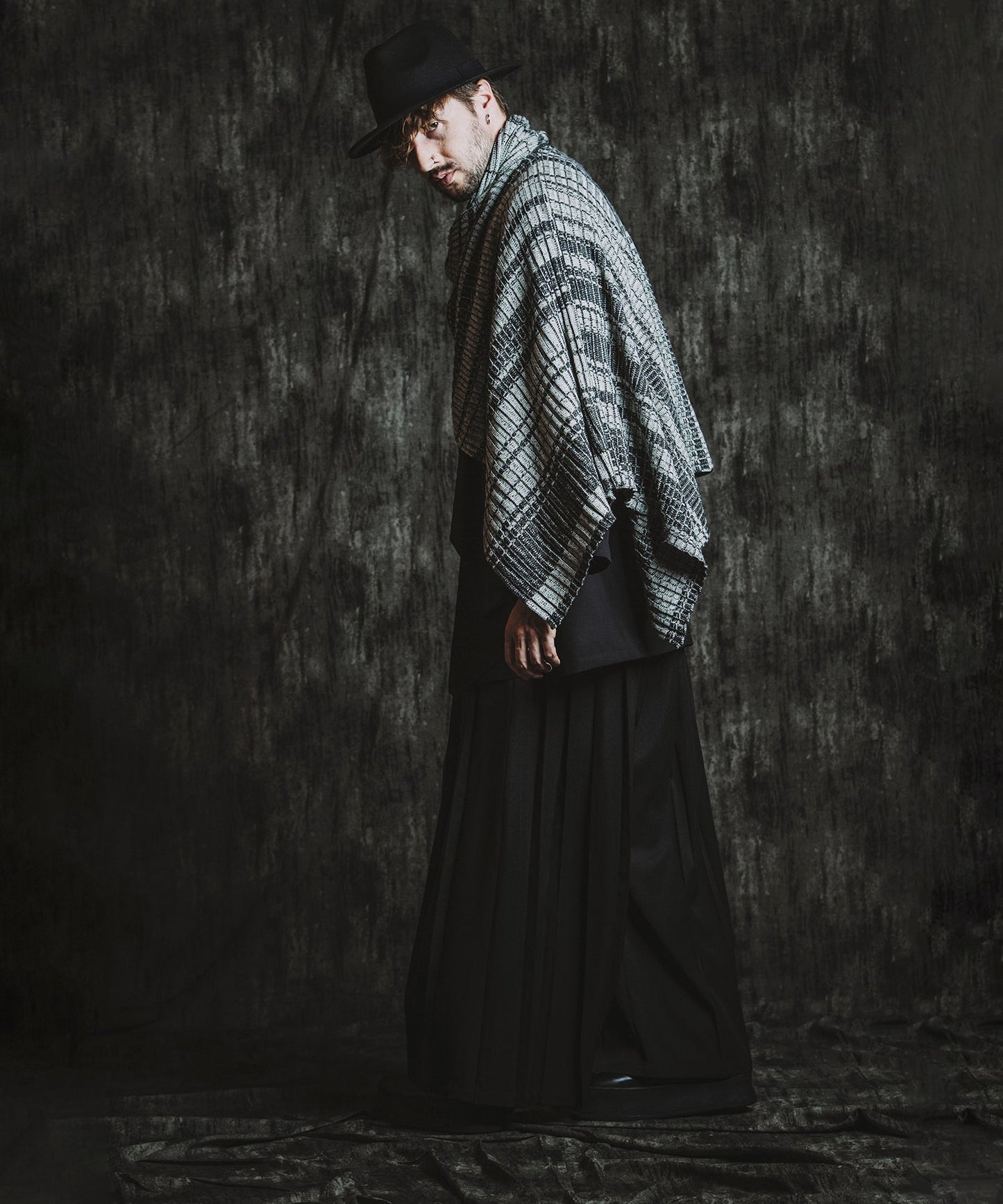 BLACK Model:H182cm