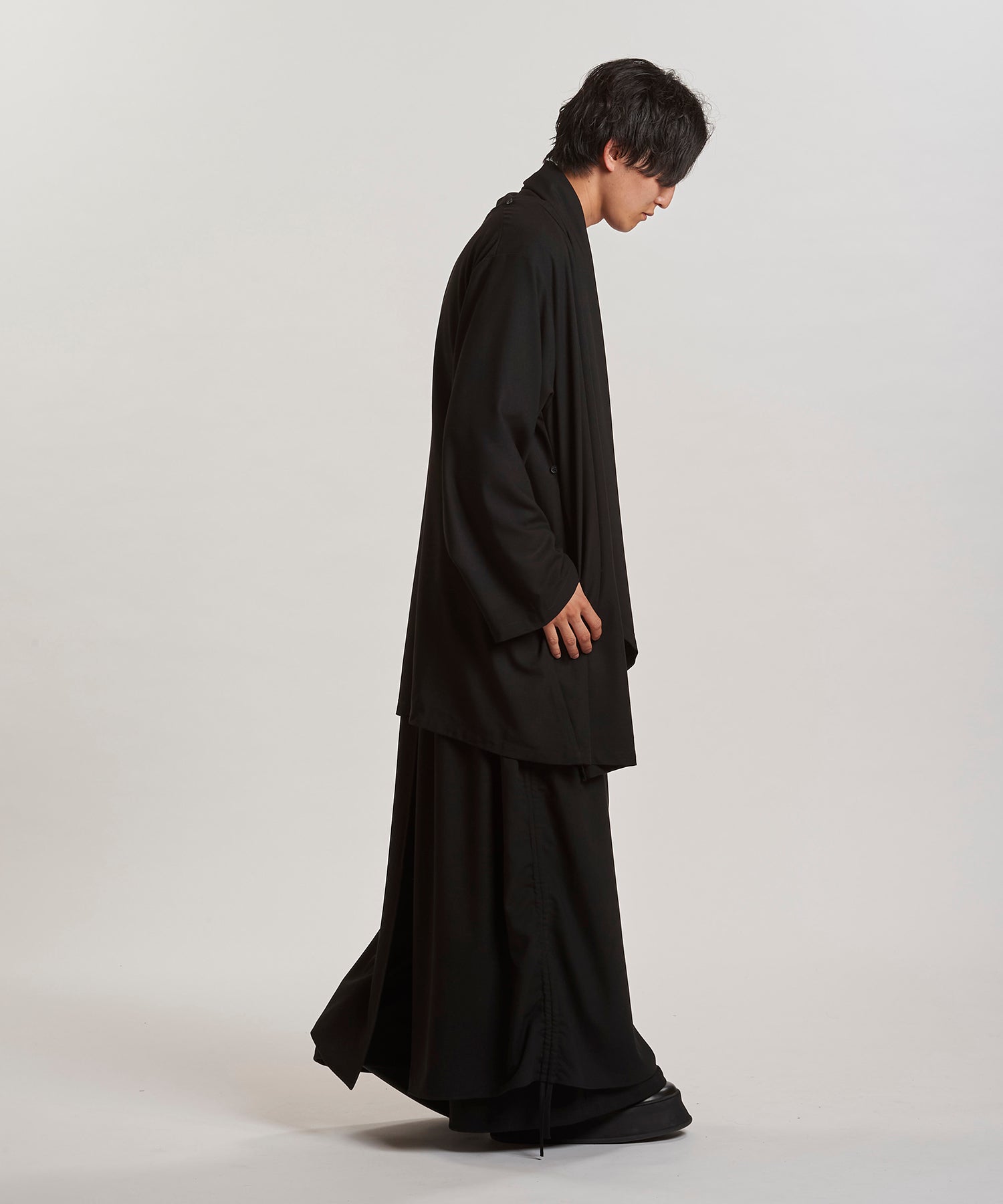 BLACK Model:H169cm