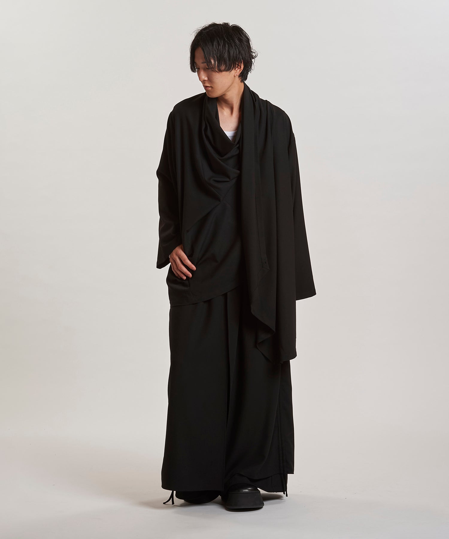BLACK Model:H169cm