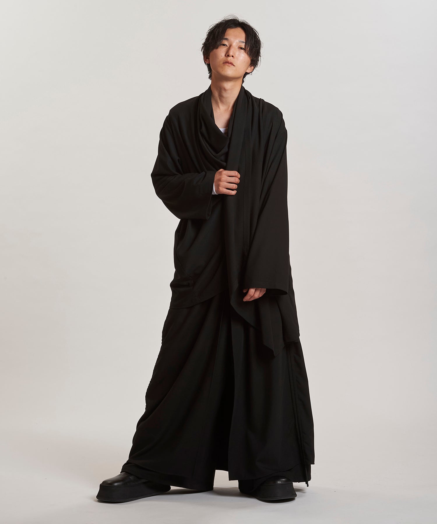 BLACK Model:H169cm