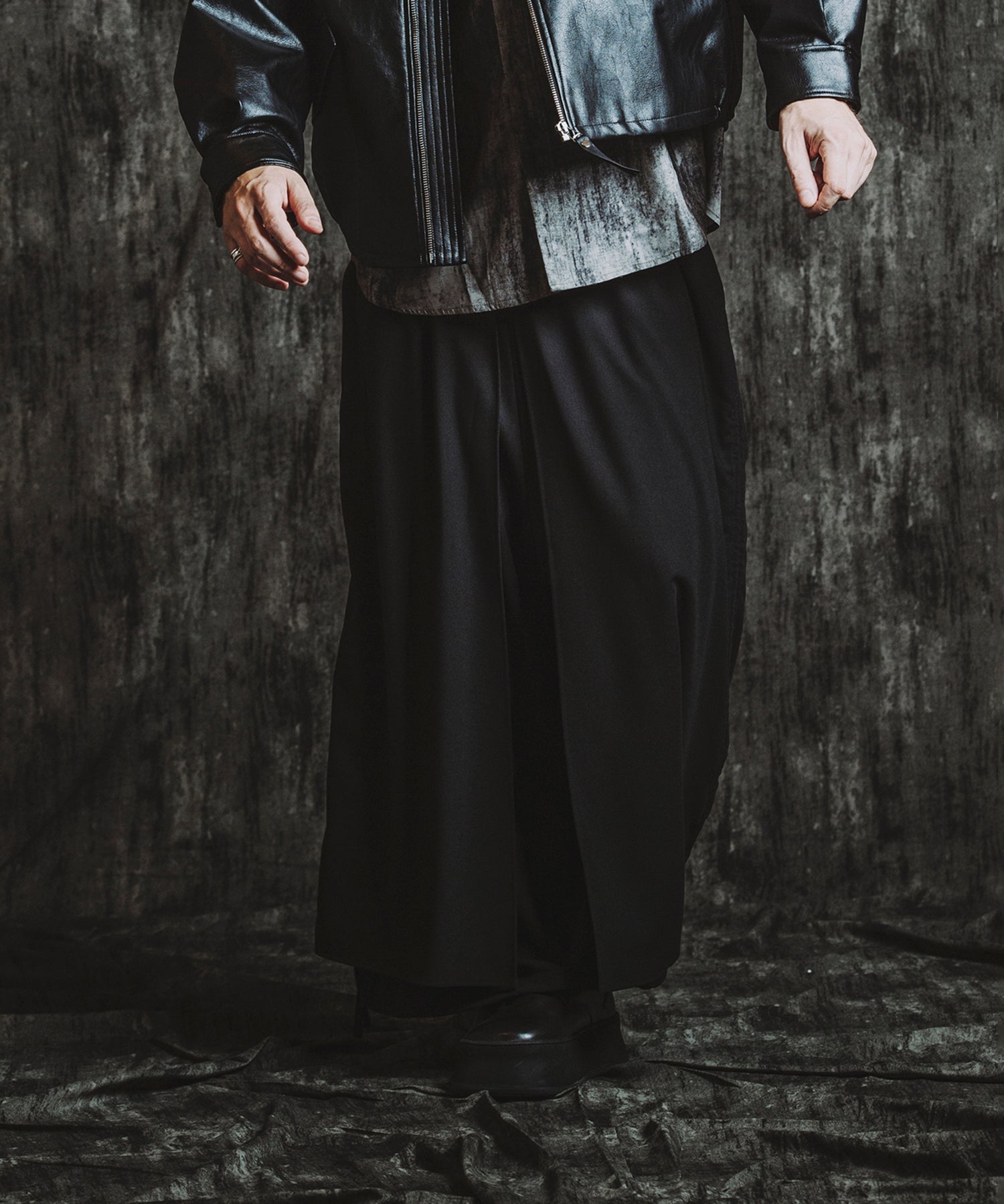 BLACK Model:H182cm