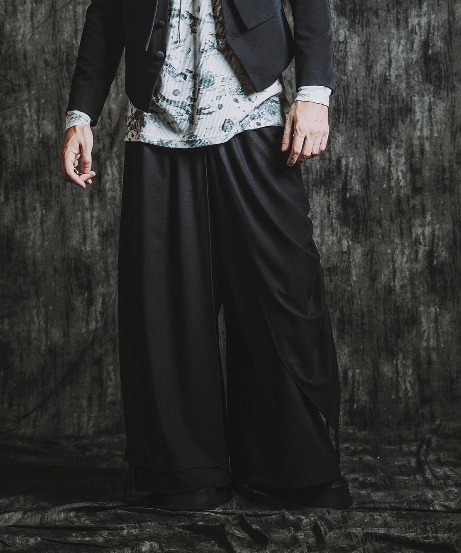 BLACK Model:H182cm