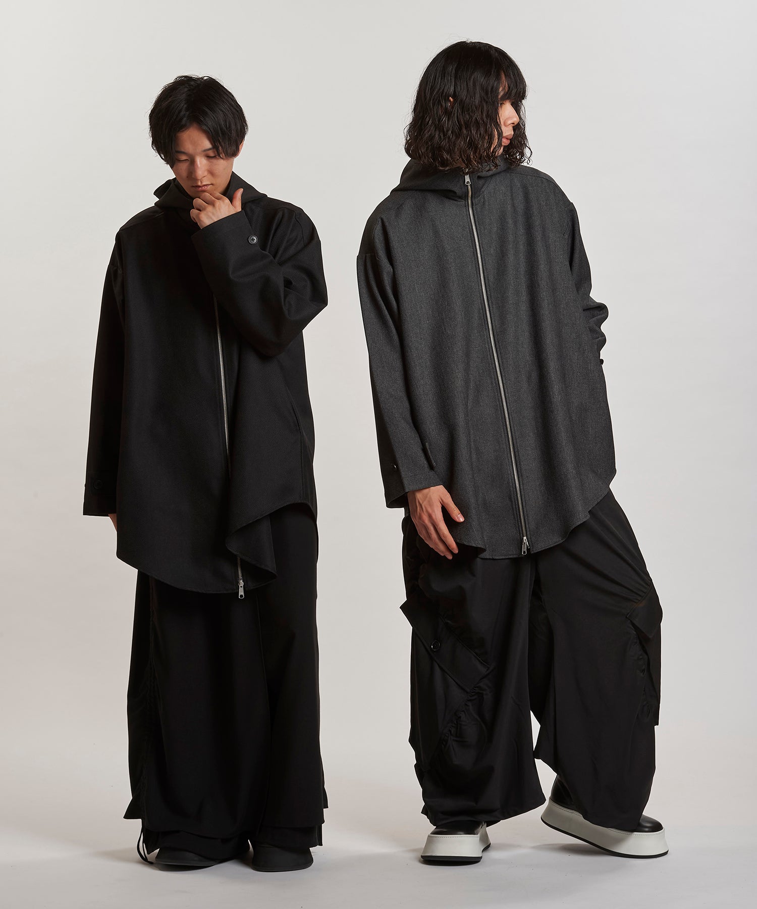 BLACK Model:H169cm / GRAY Model:H180cm