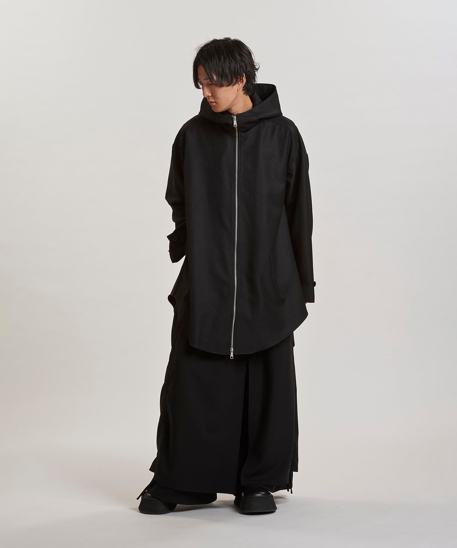BLACK Model:H169cm