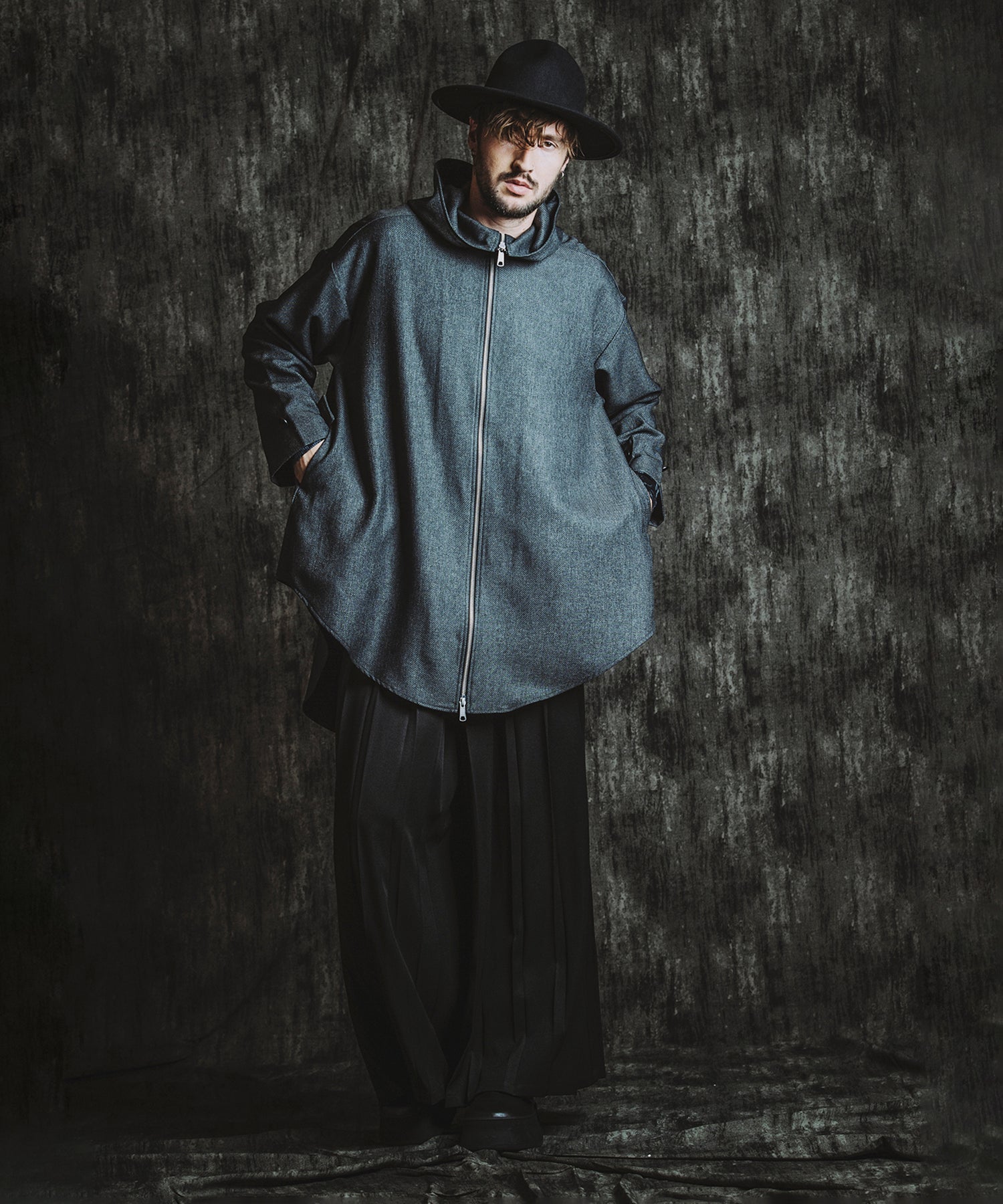 GRAY Model:H182cm
