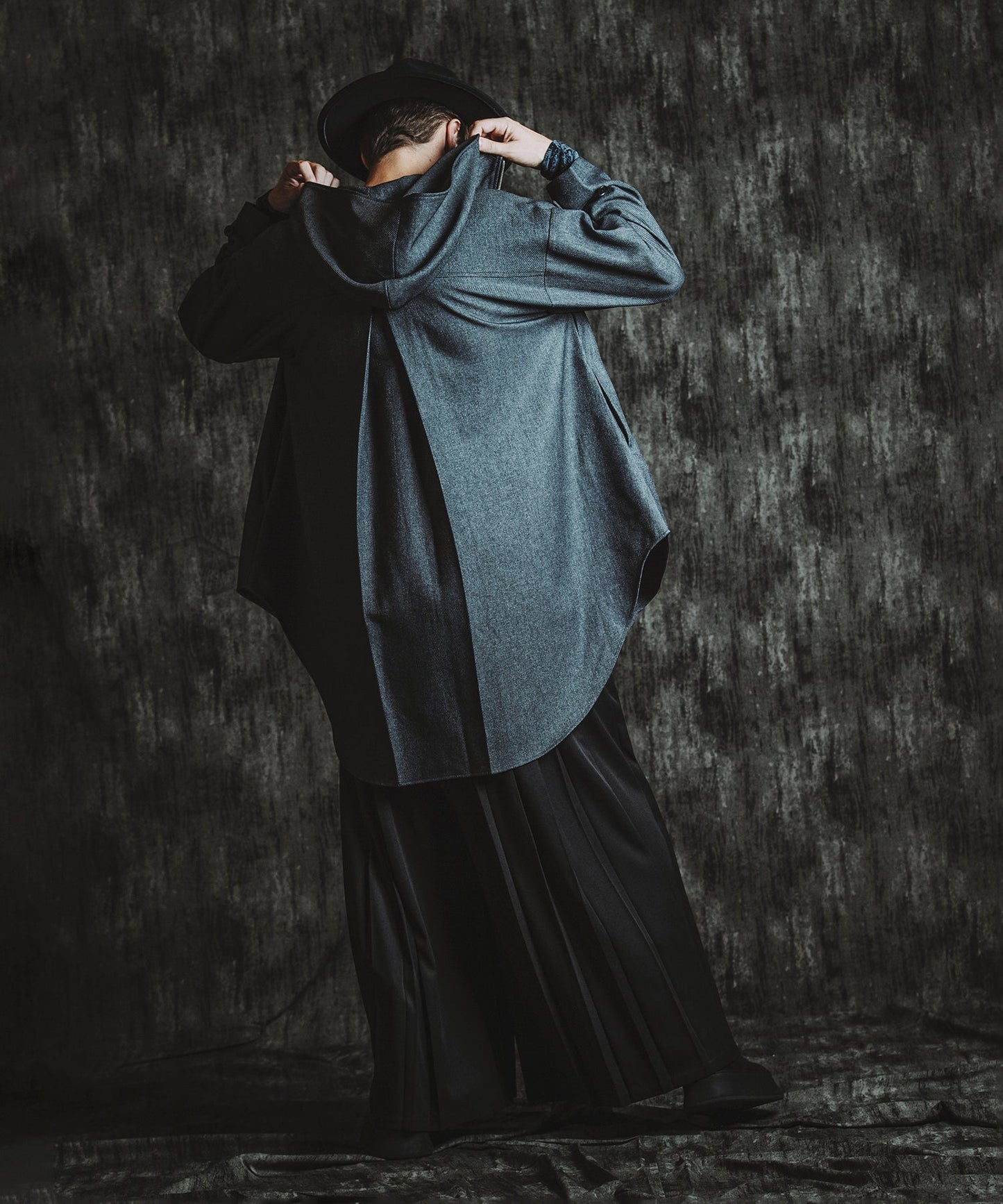 GRAY Model:H182cm