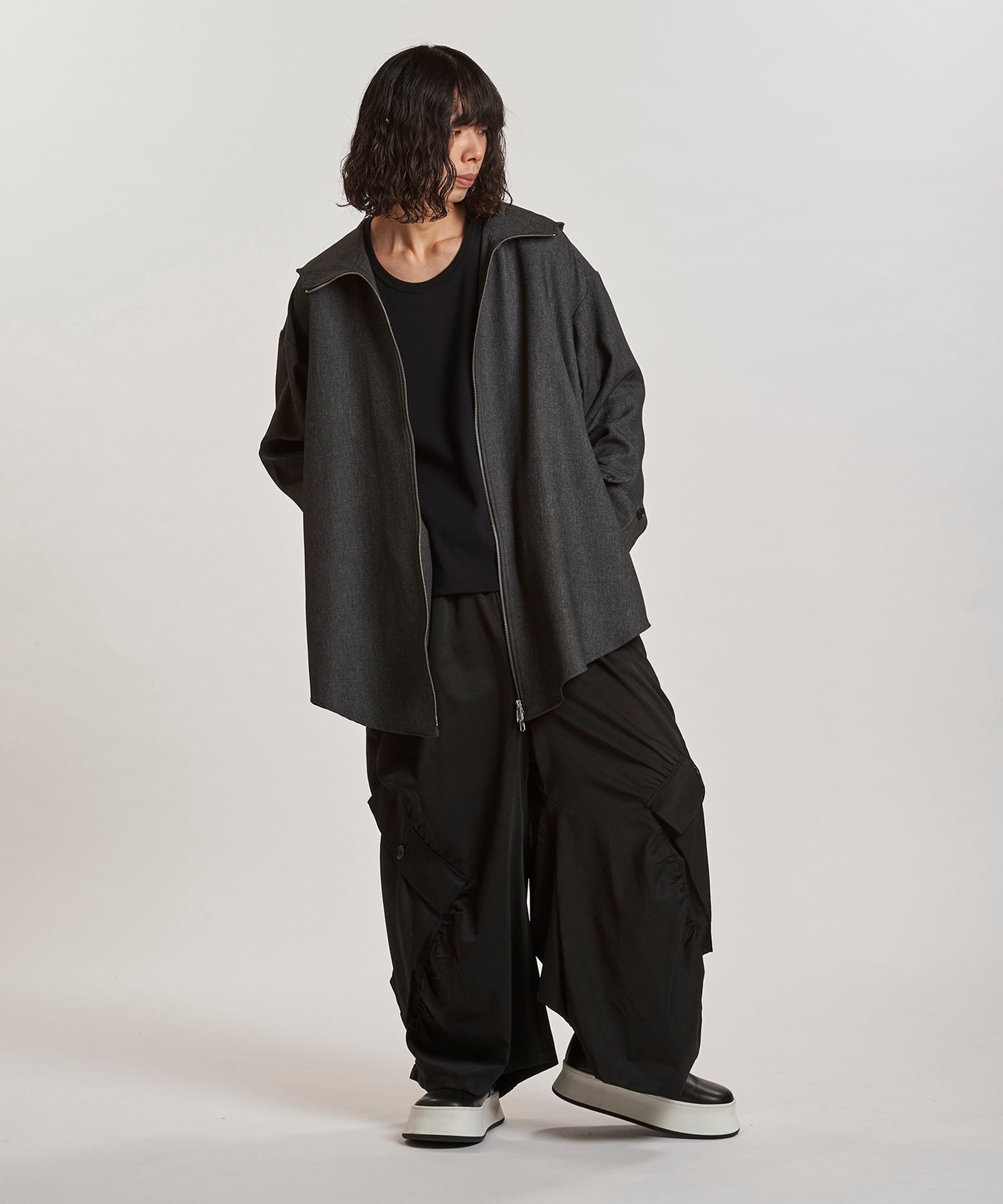 GRAY Model:H180cm