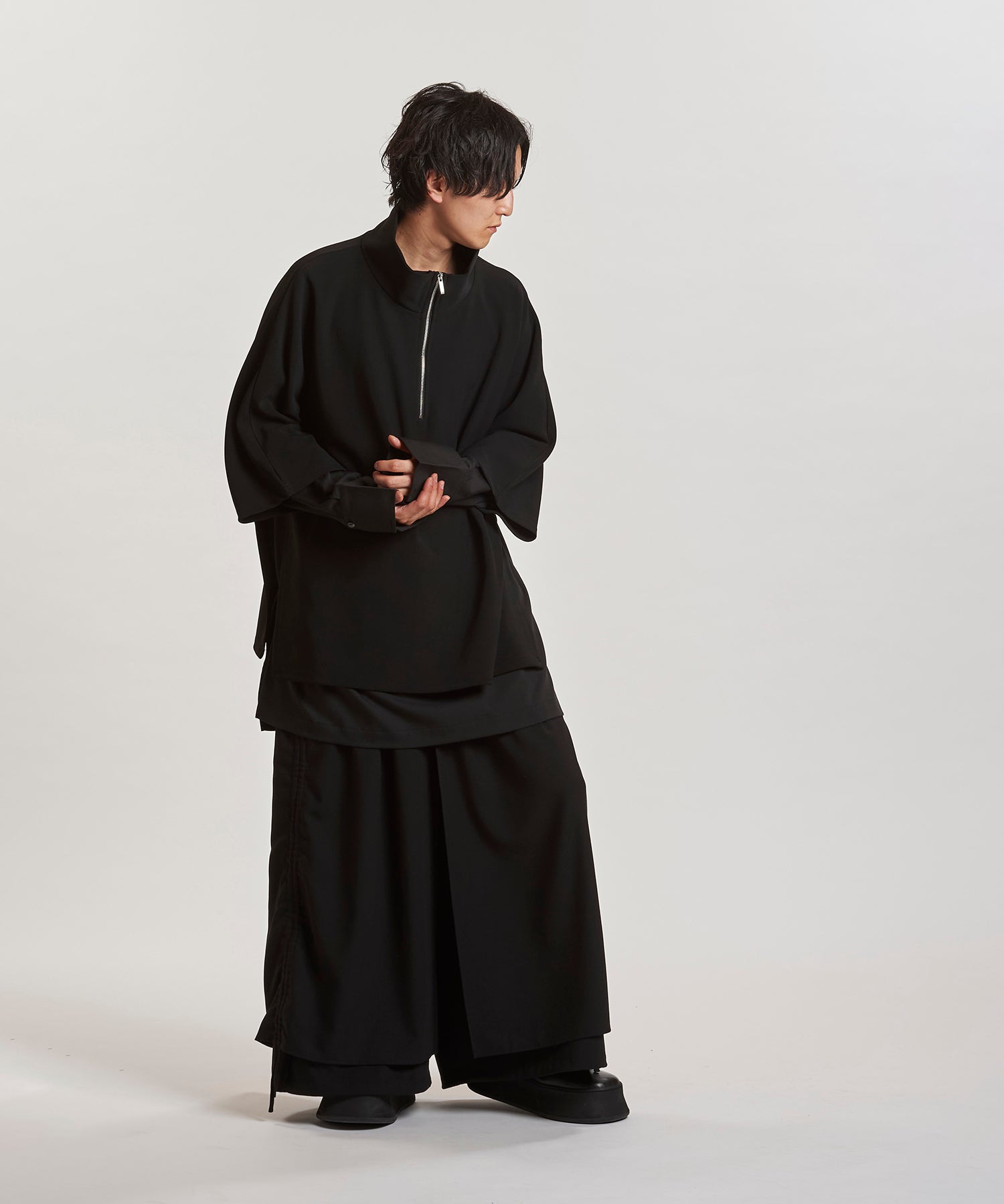 BLACK Model:H169cm