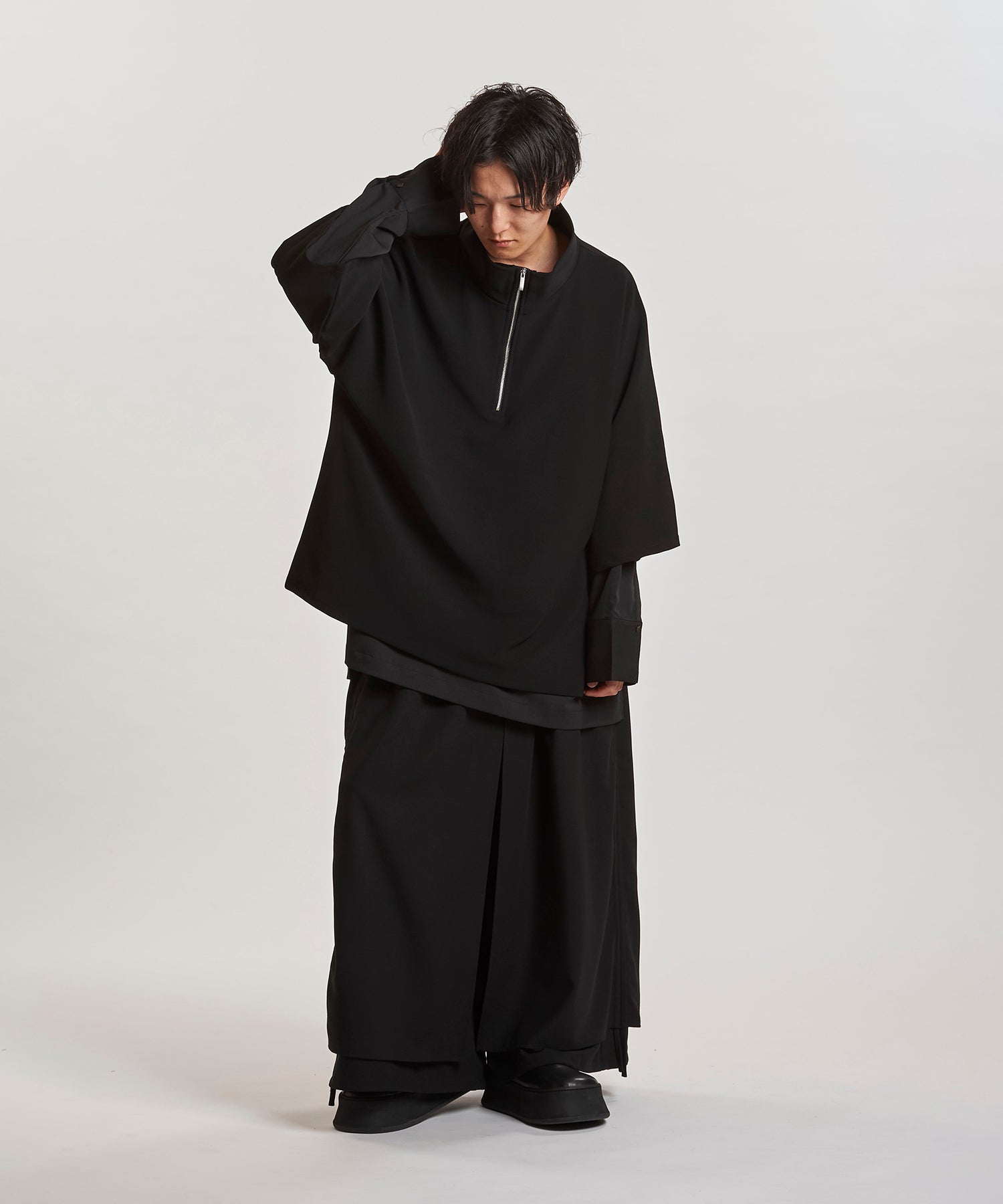 BLACK Model:H169cm